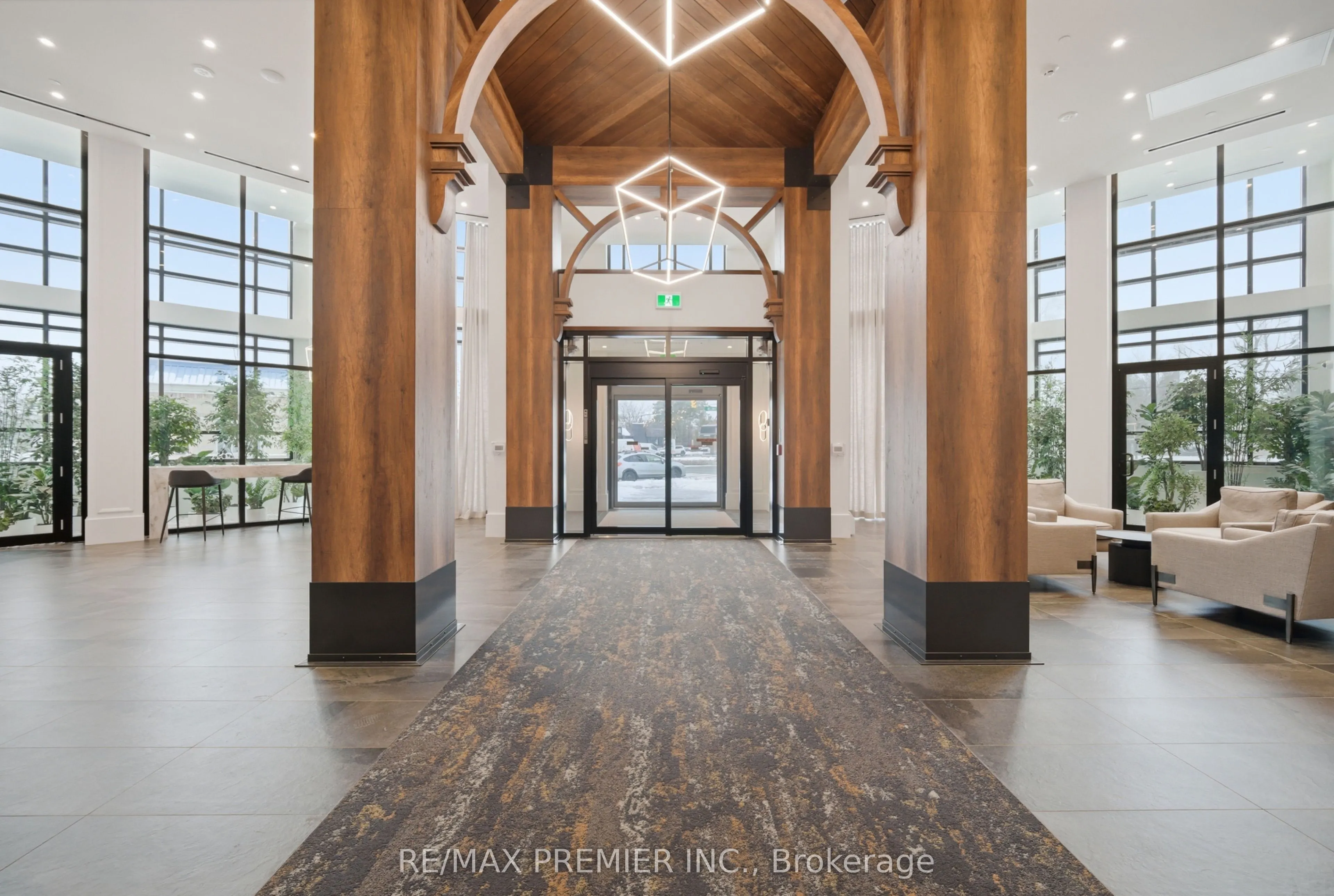 2075 King Road #106