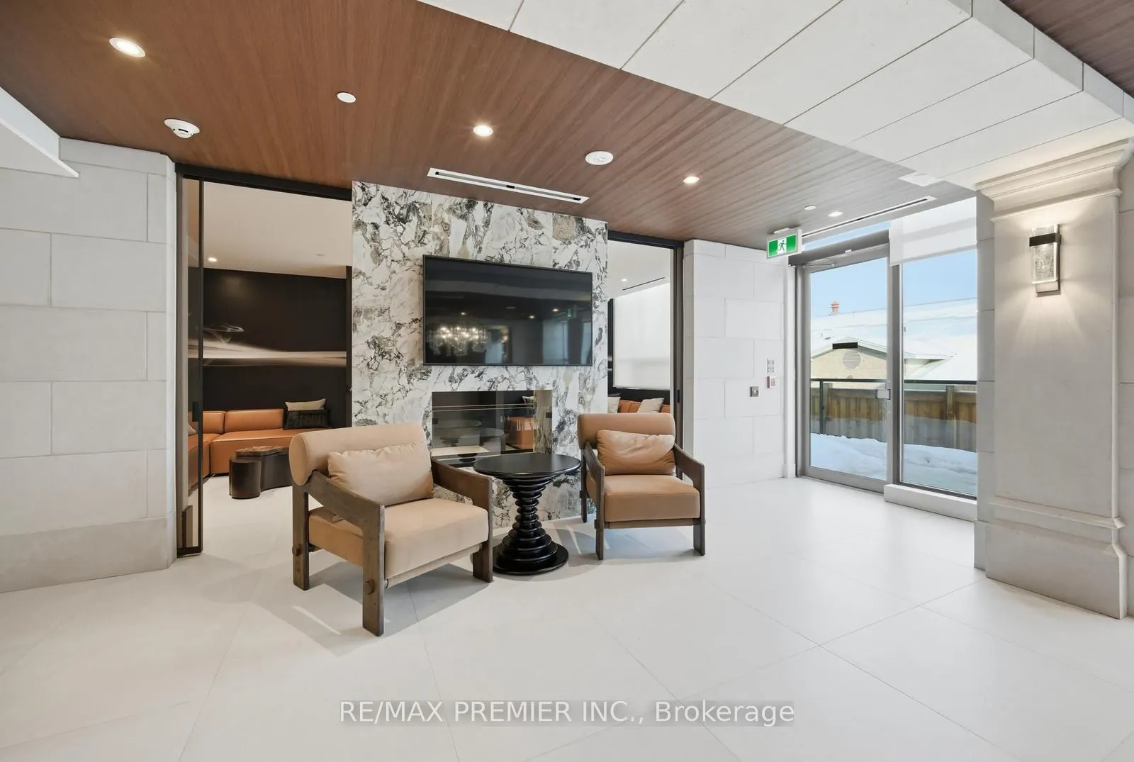 2075 King Road #106