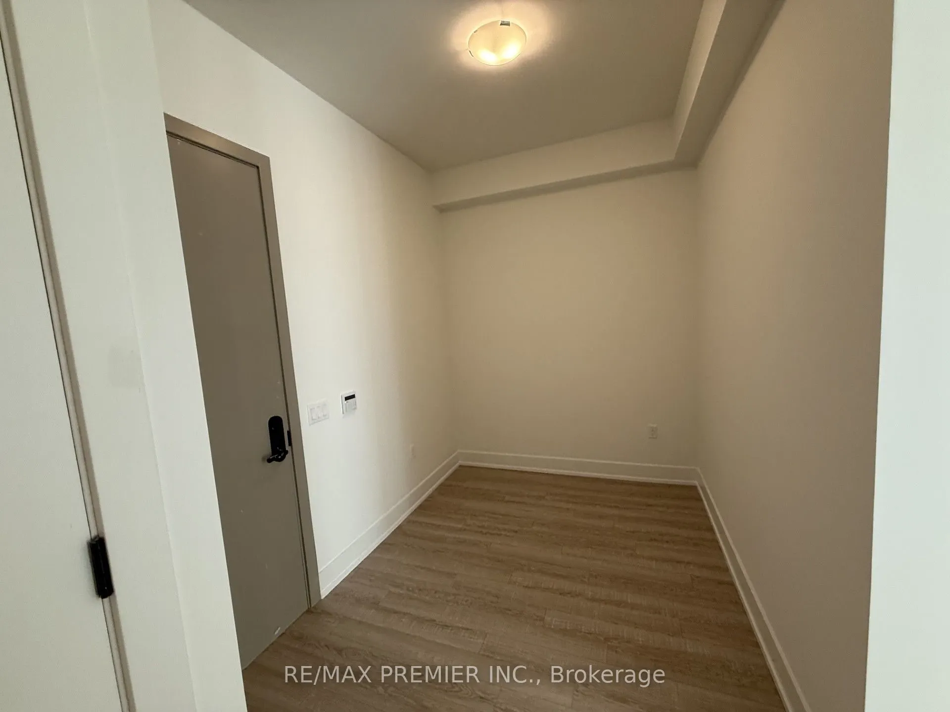 2075 King Road #106