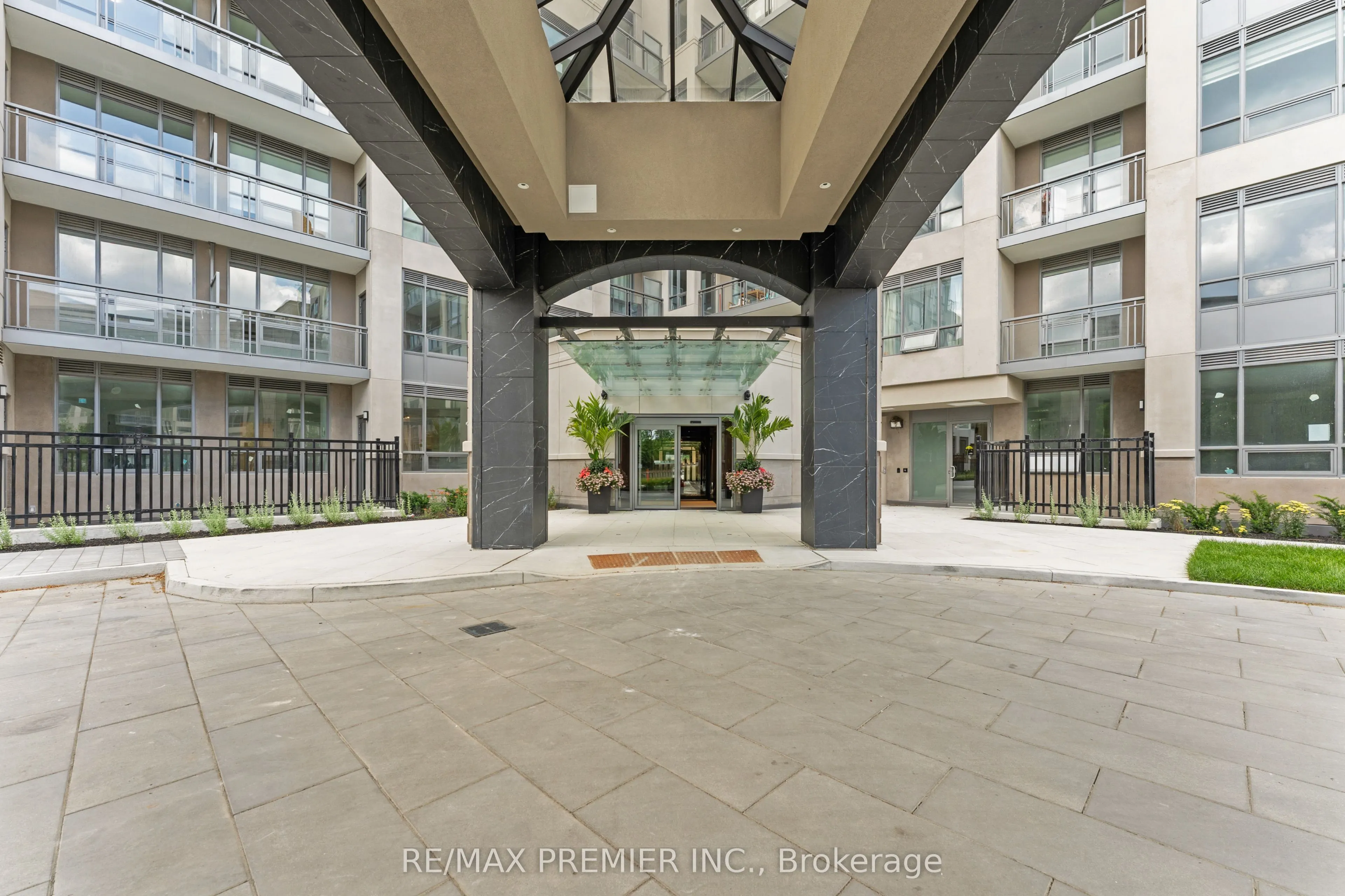 2075 King Road #106