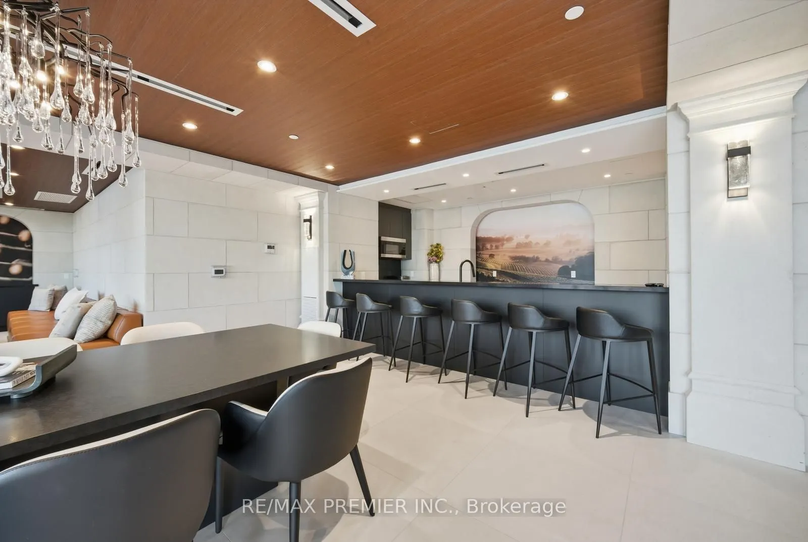 2075 King Road #106