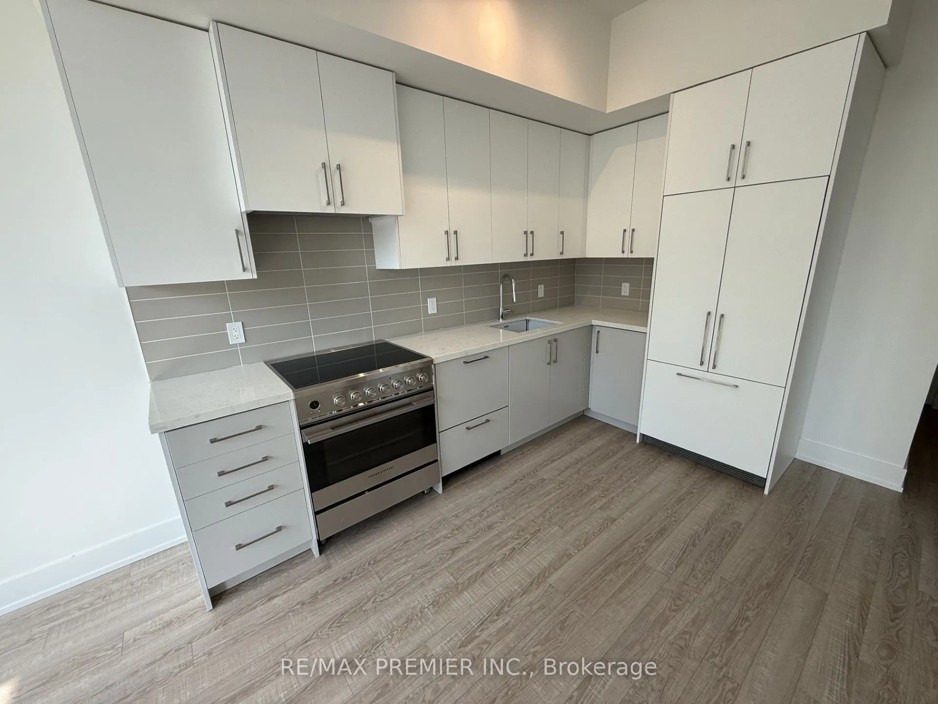 2075 King Road #106