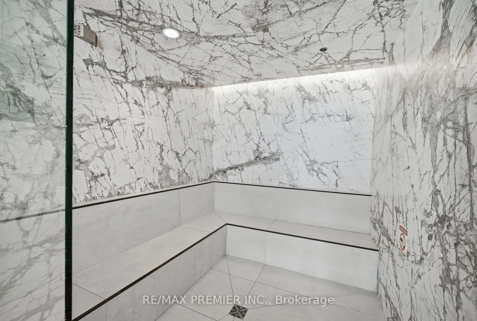 2075 King Road #106