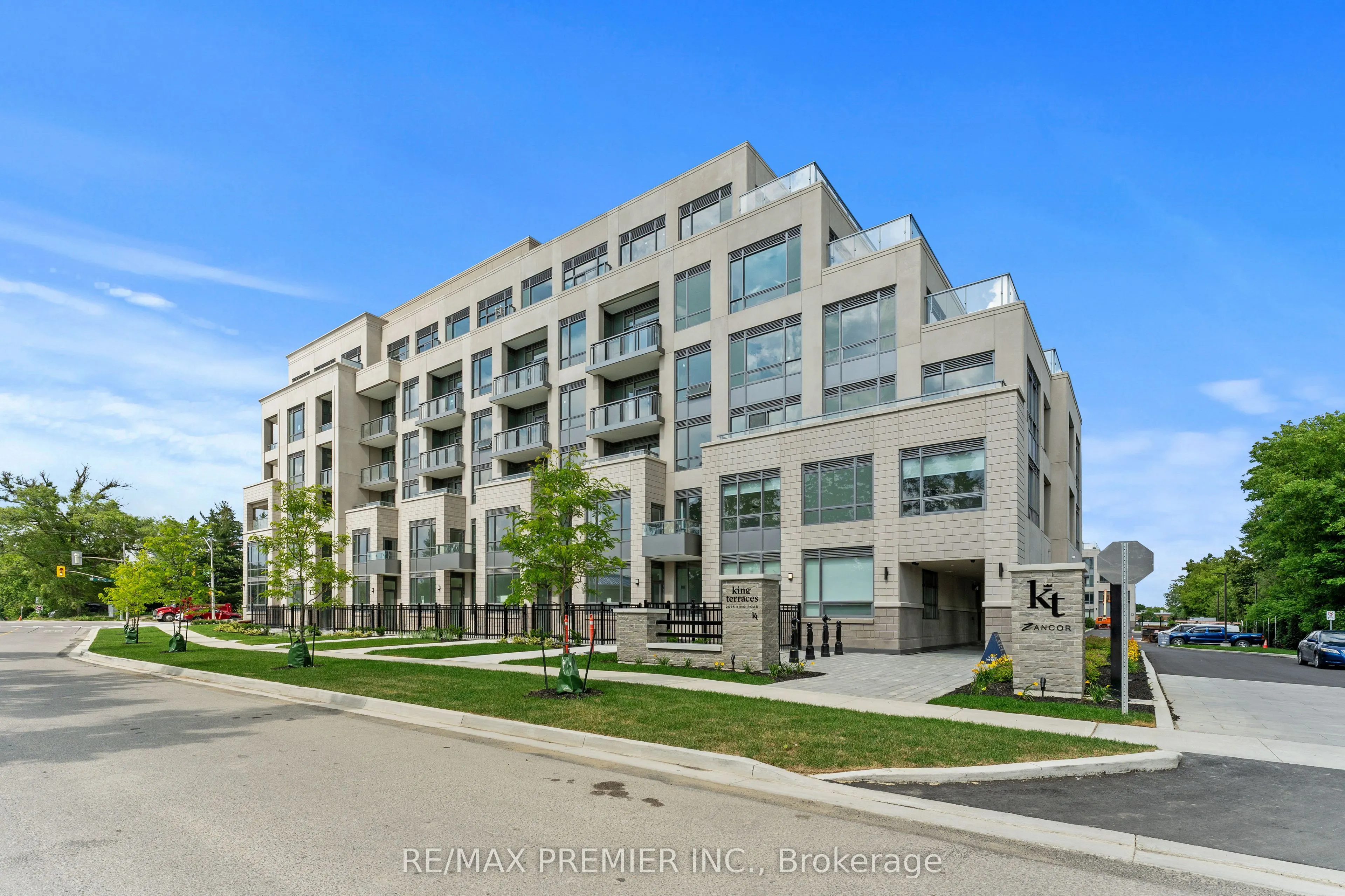 2075 King Road #106