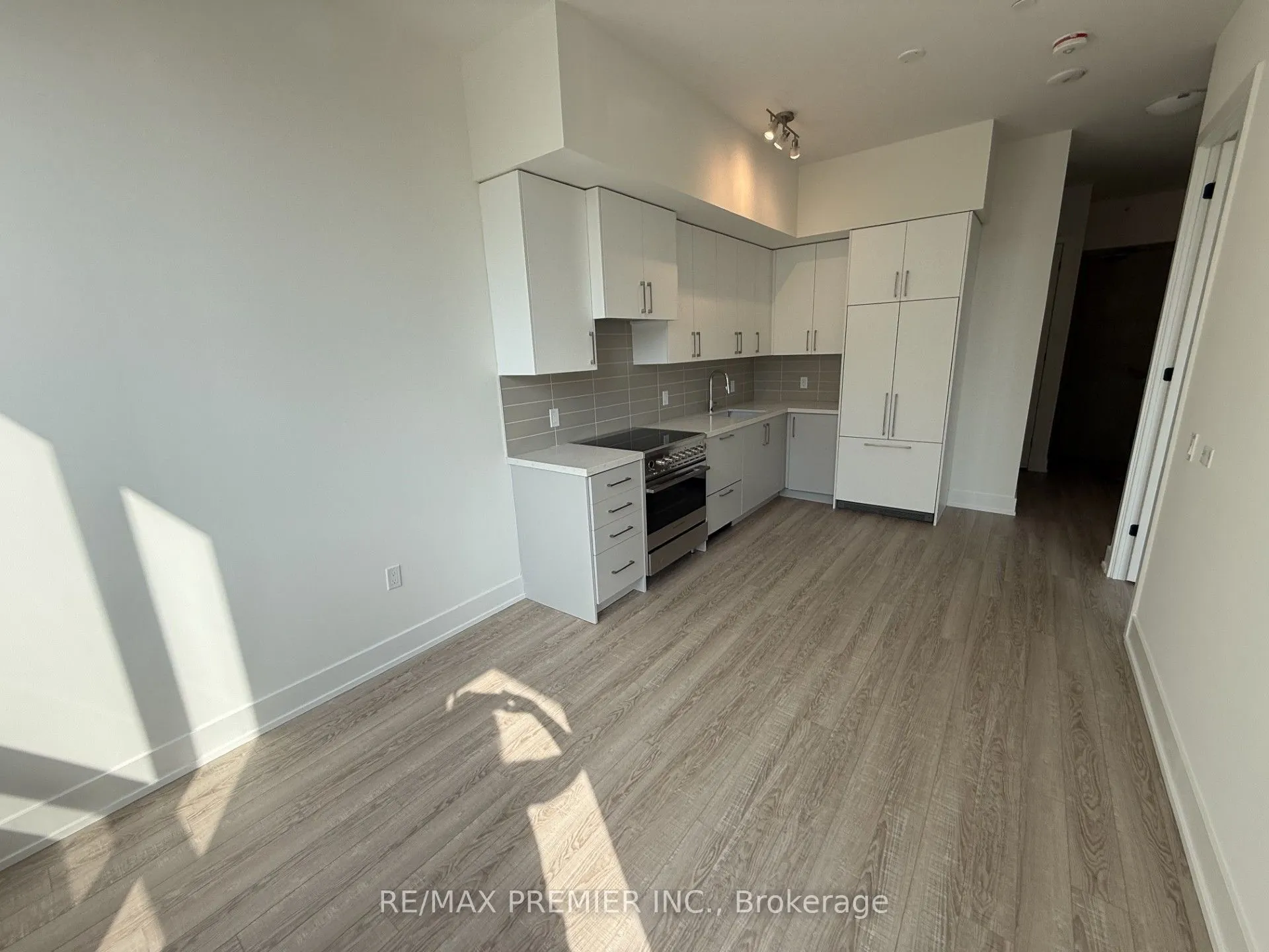 2075 King Road #106