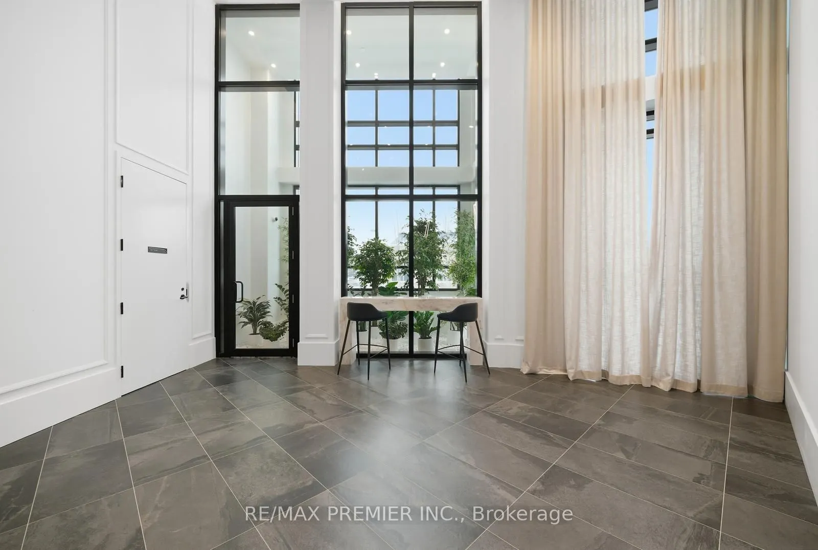 2075 King Road #106