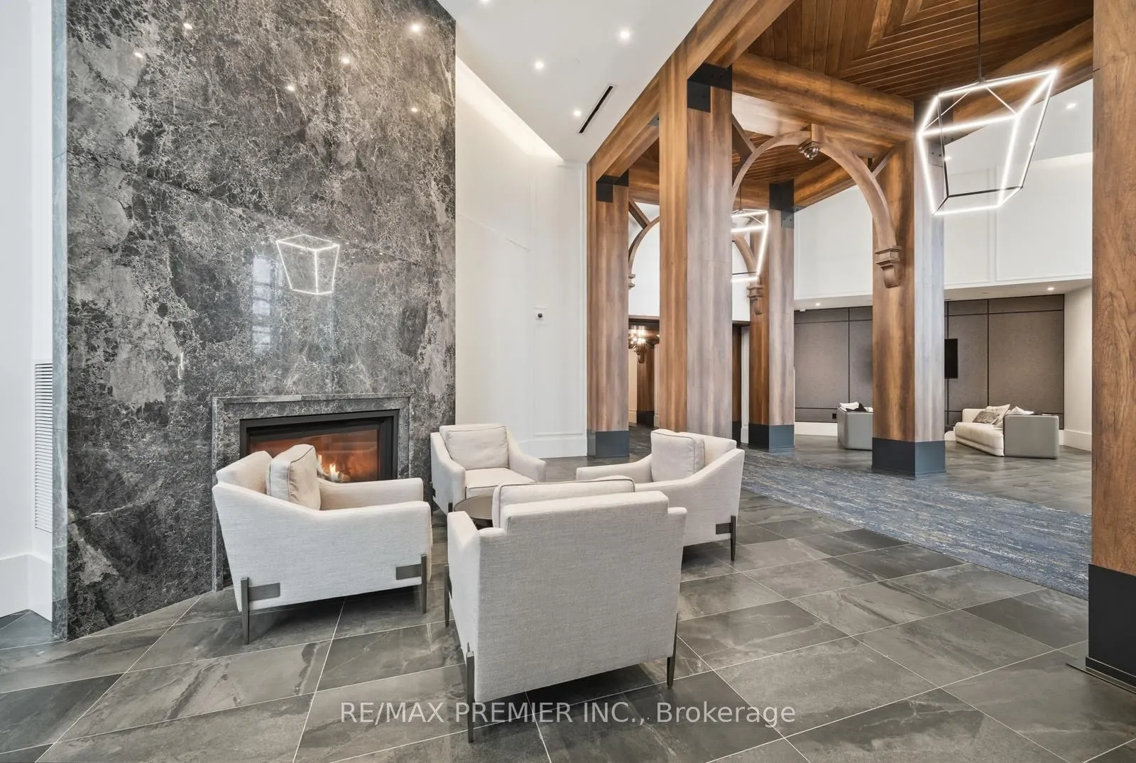 2075 King Road #106