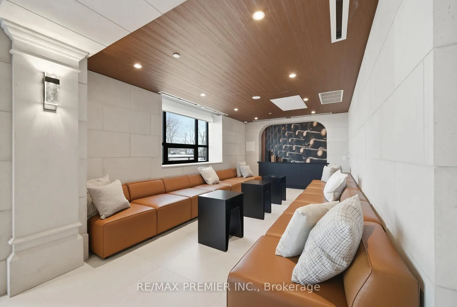 2075 King Road #106