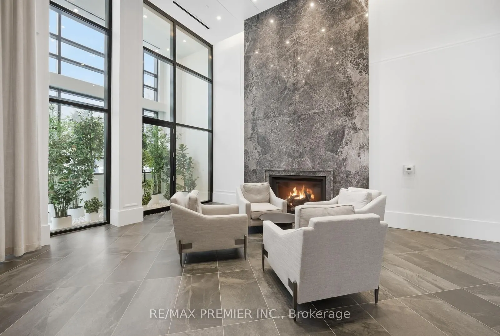 2075 King Road #106