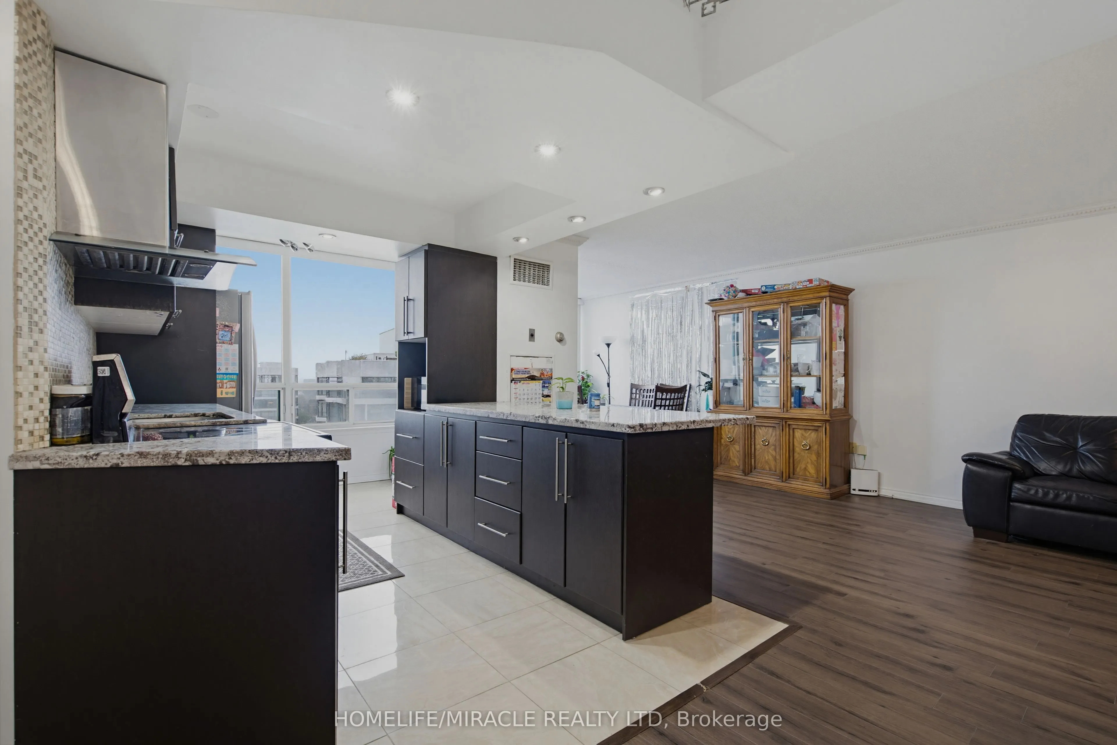 7250 Yonge Street #PH211