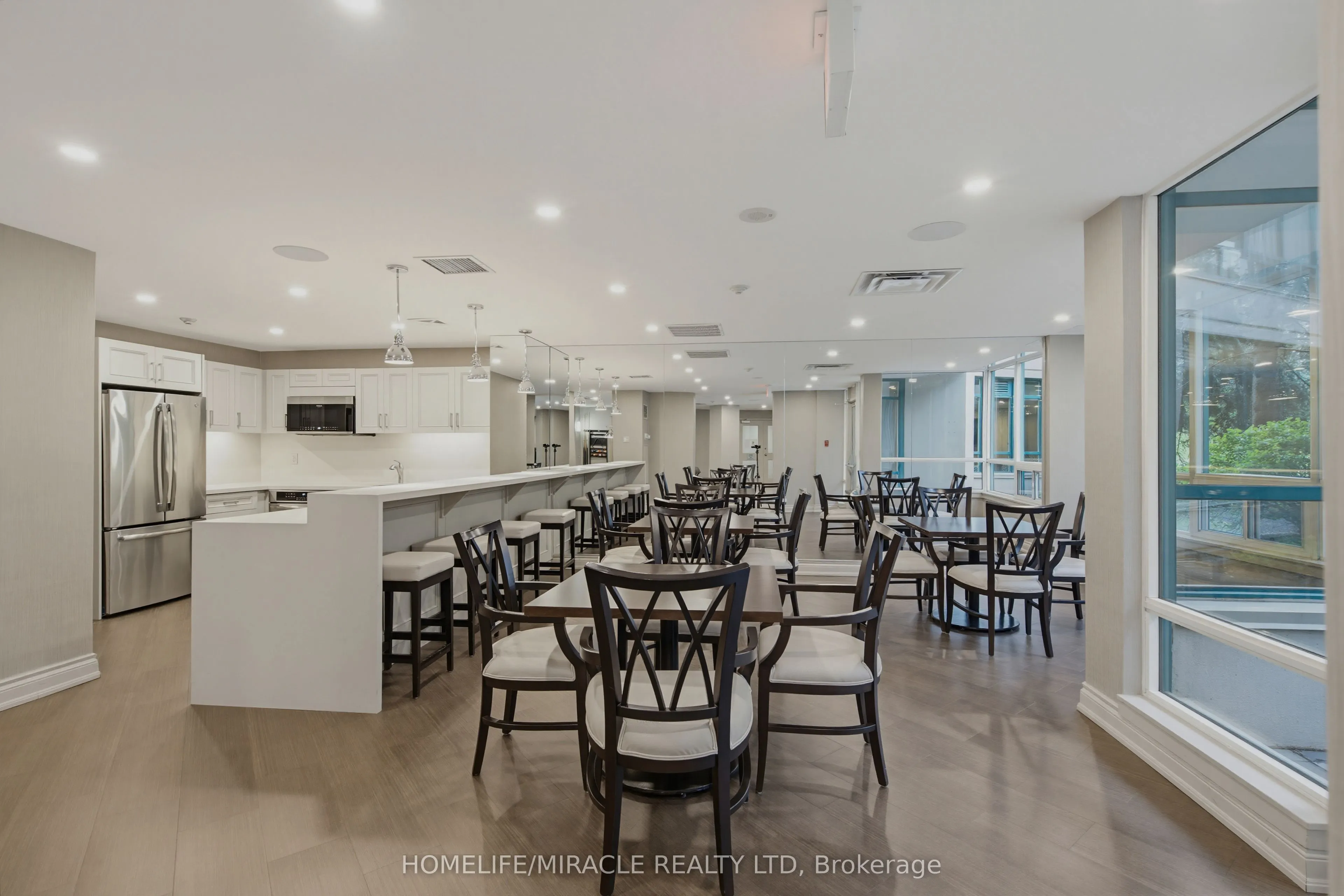 7250 Yonge Street #PH211