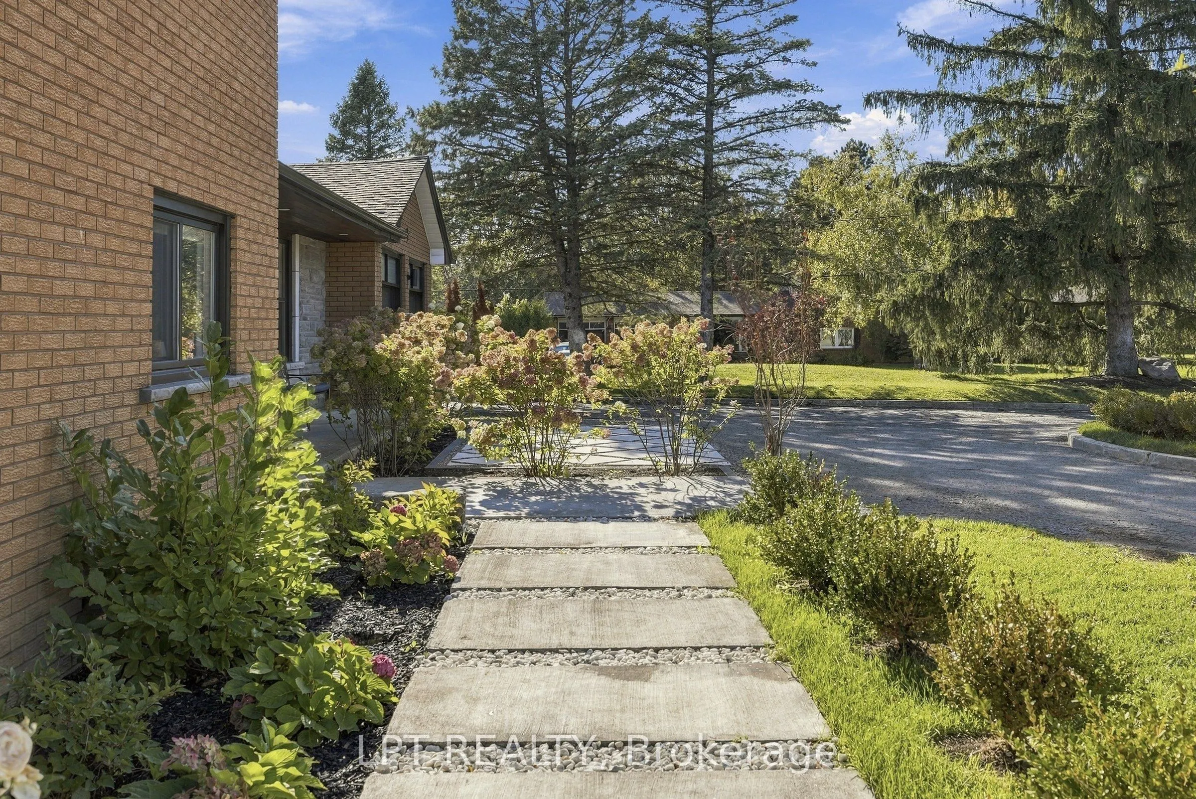 9 Noblewood Drive