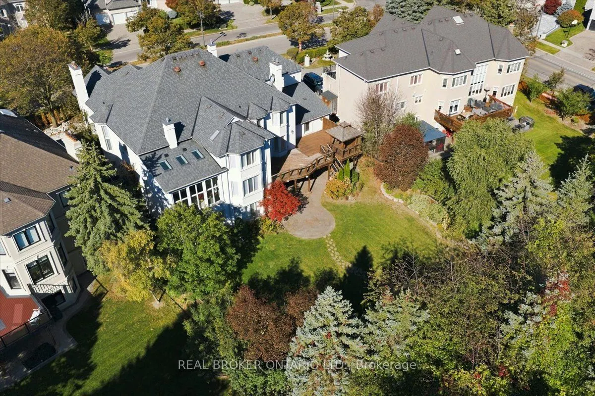 39 Dewbourne Avenue