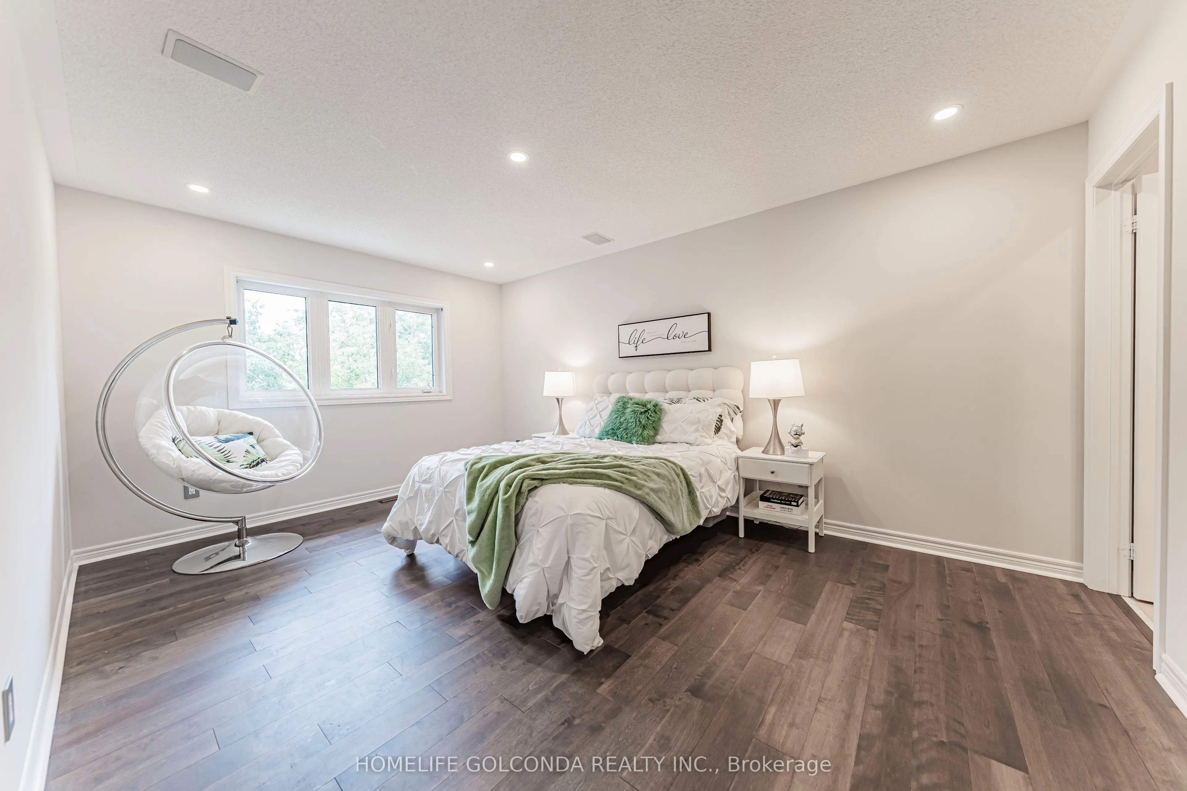 30 Goldring Crescent
