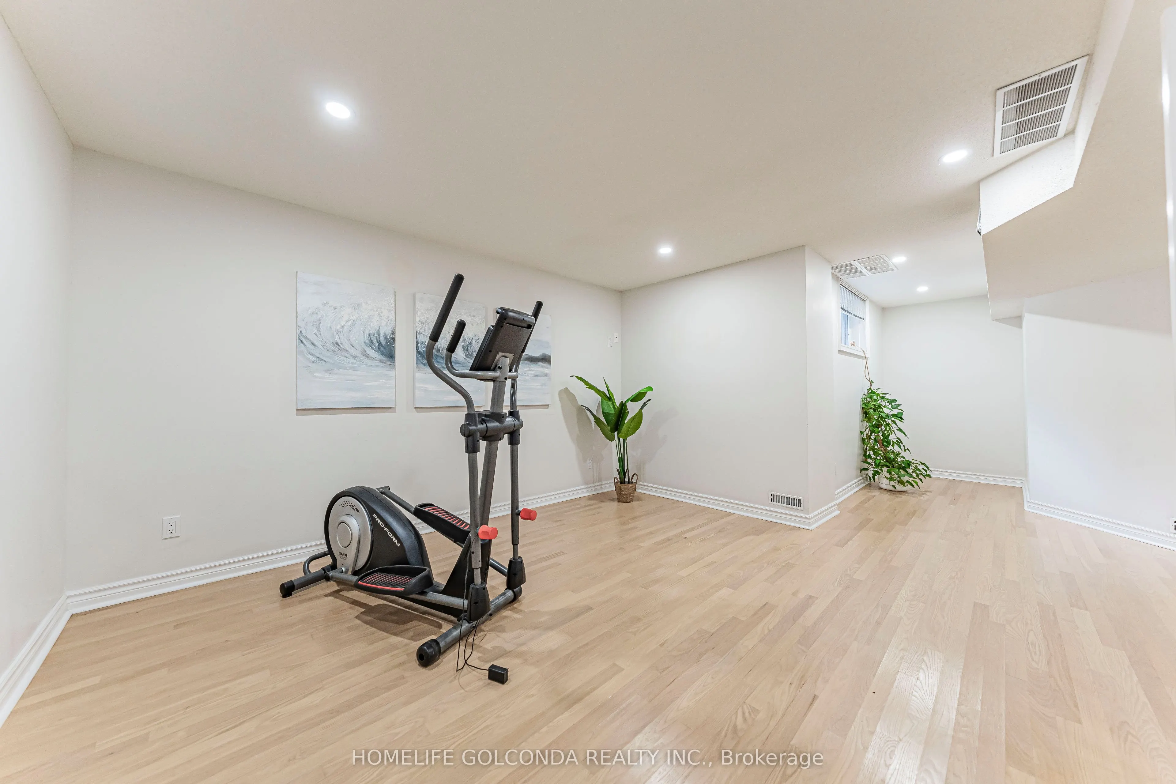 30 Goldring Crescent