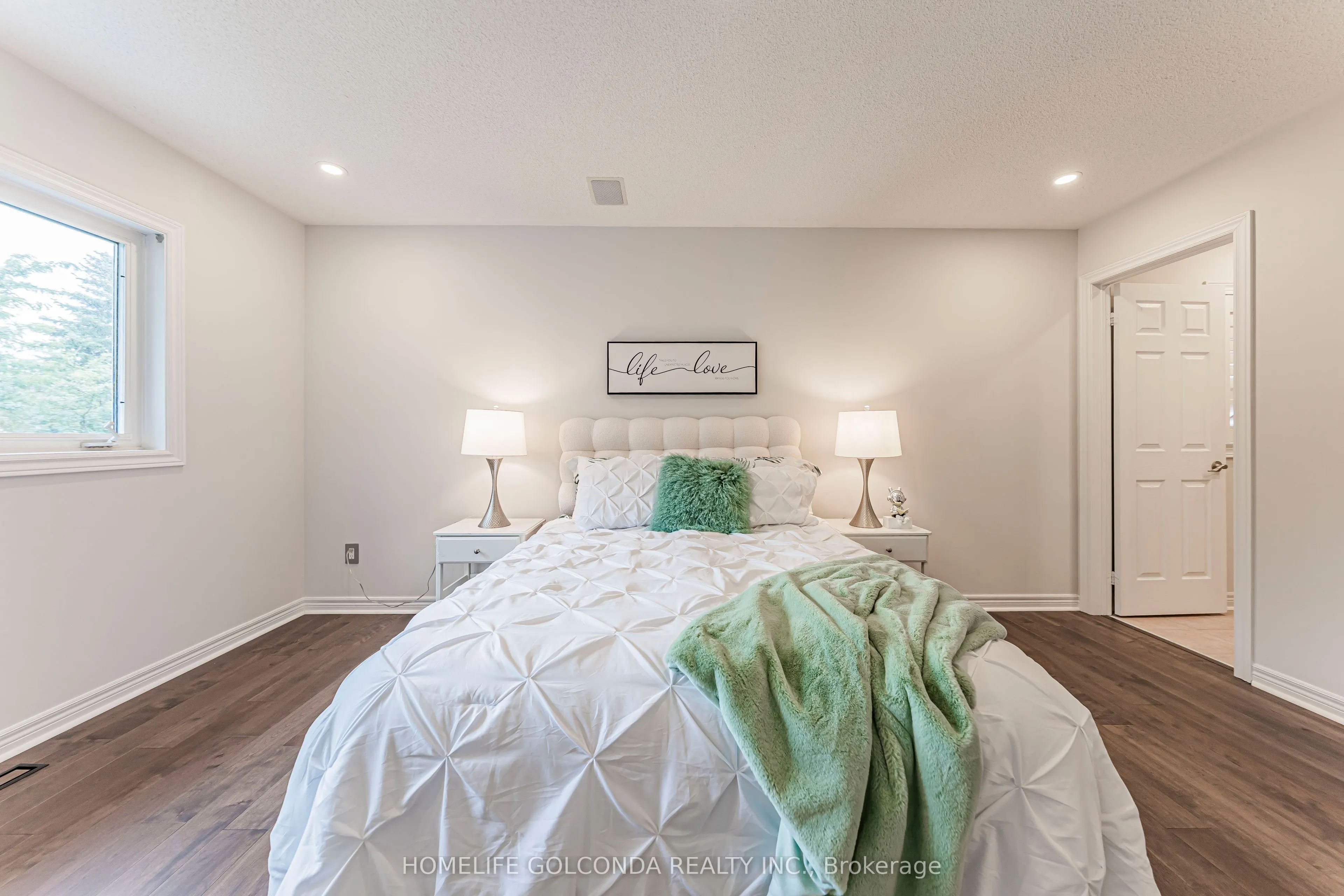 30 Goldring Crescent