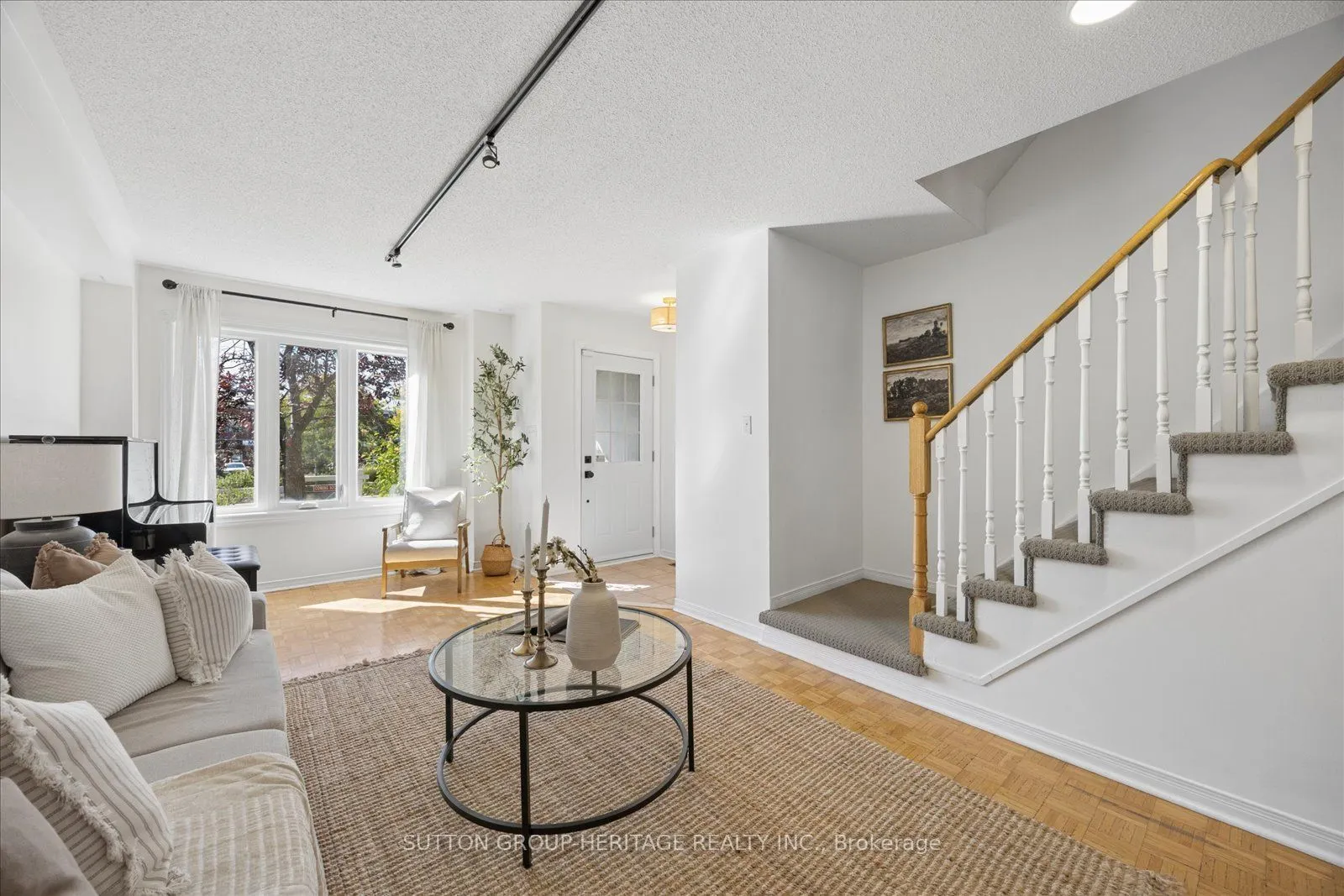 8915 Yonge Street