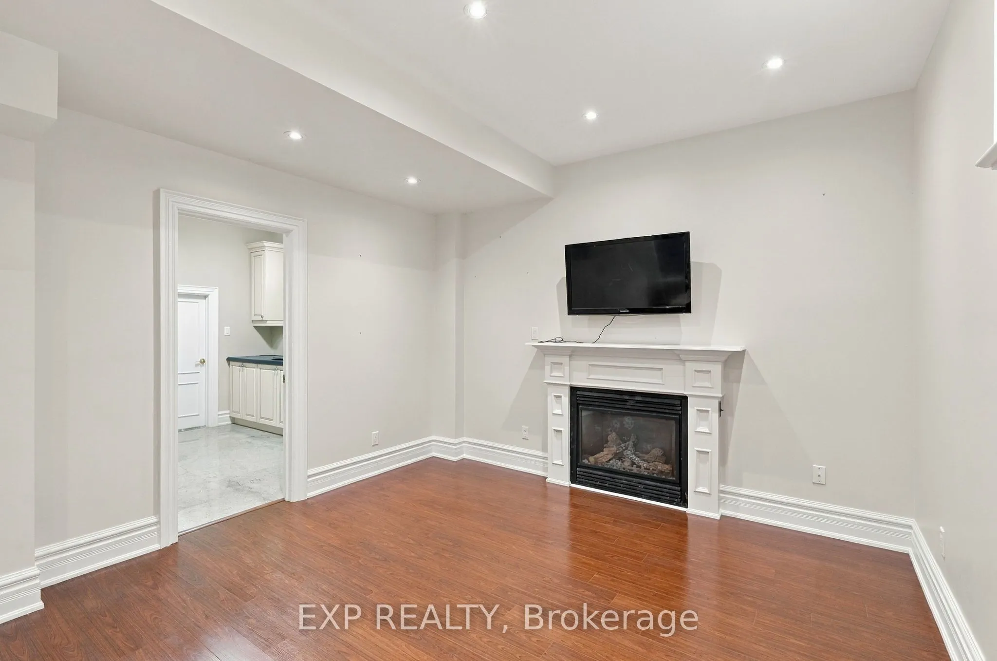 412 Manhattan Drive