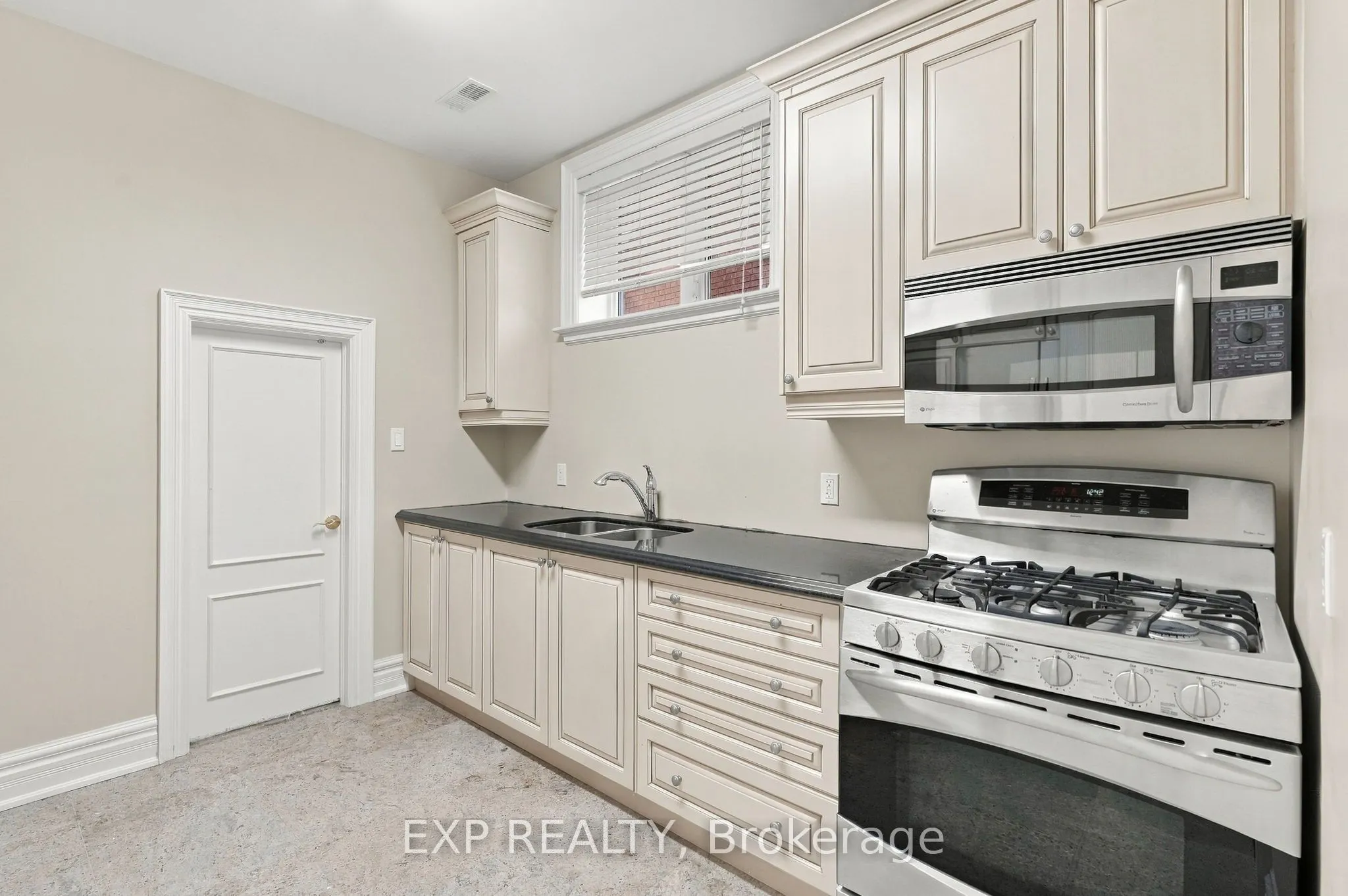 412 Manhattan Drive