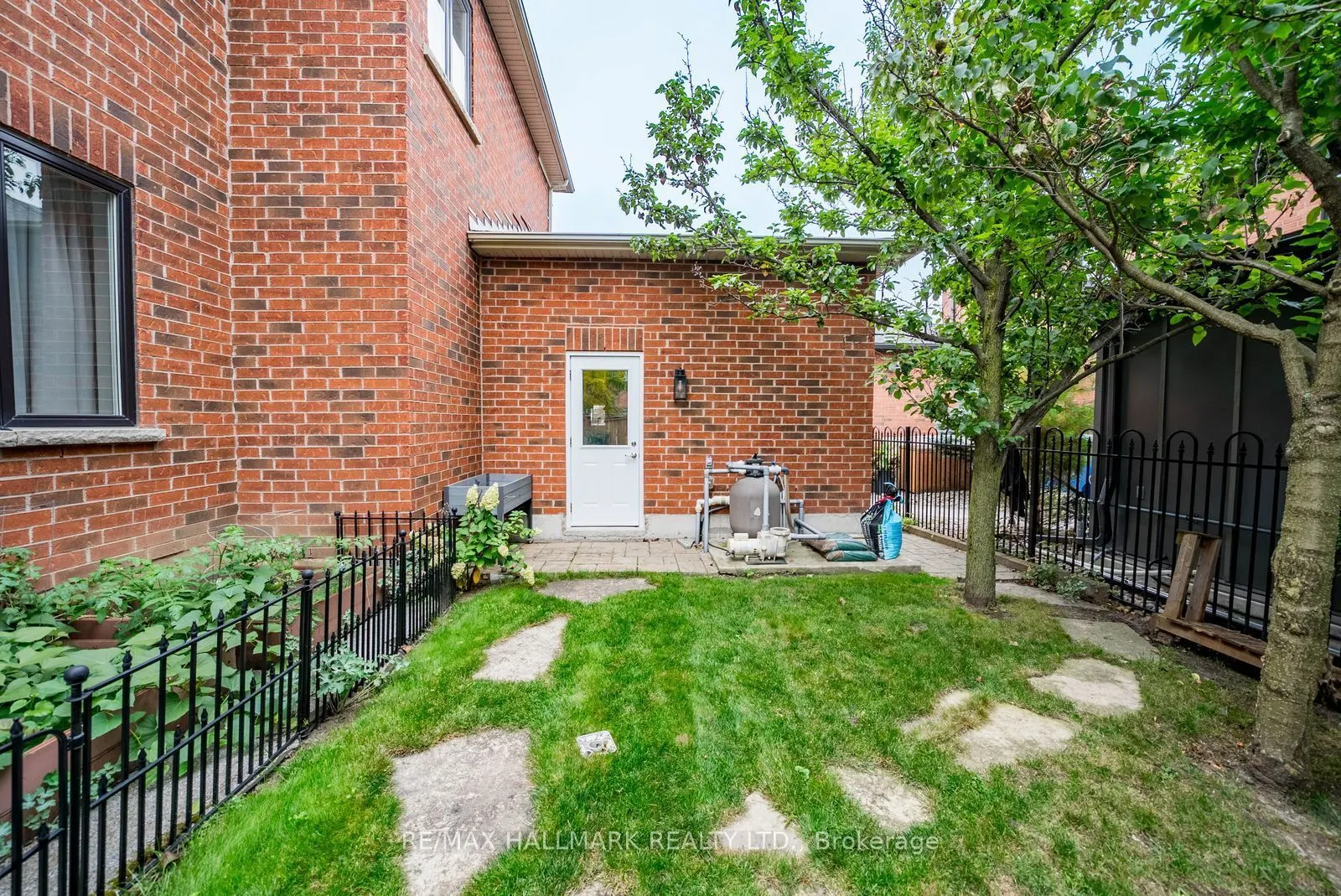 23 Maurovista Court