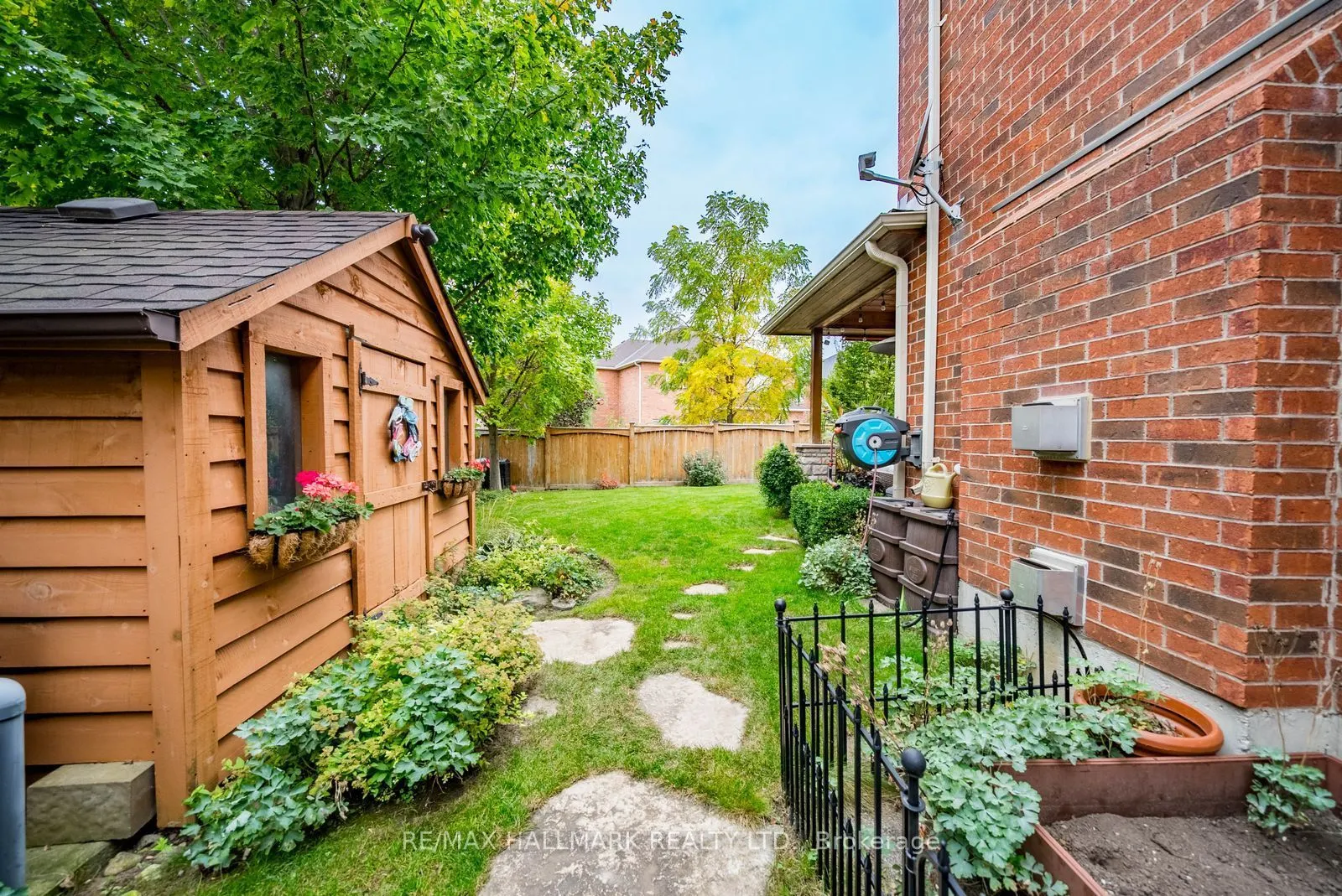 23 Maurovista Court