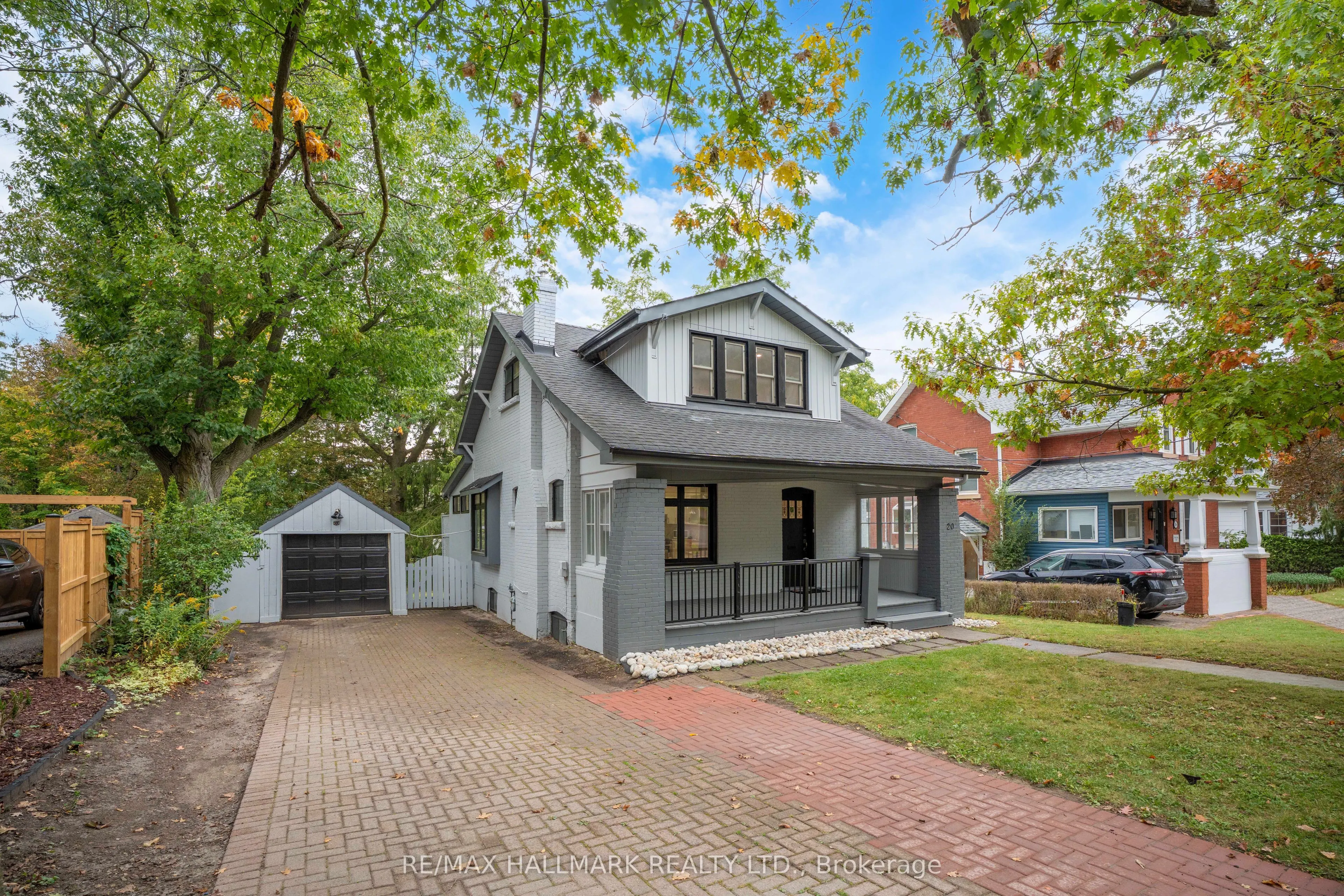 20 Elizabeth Street S
