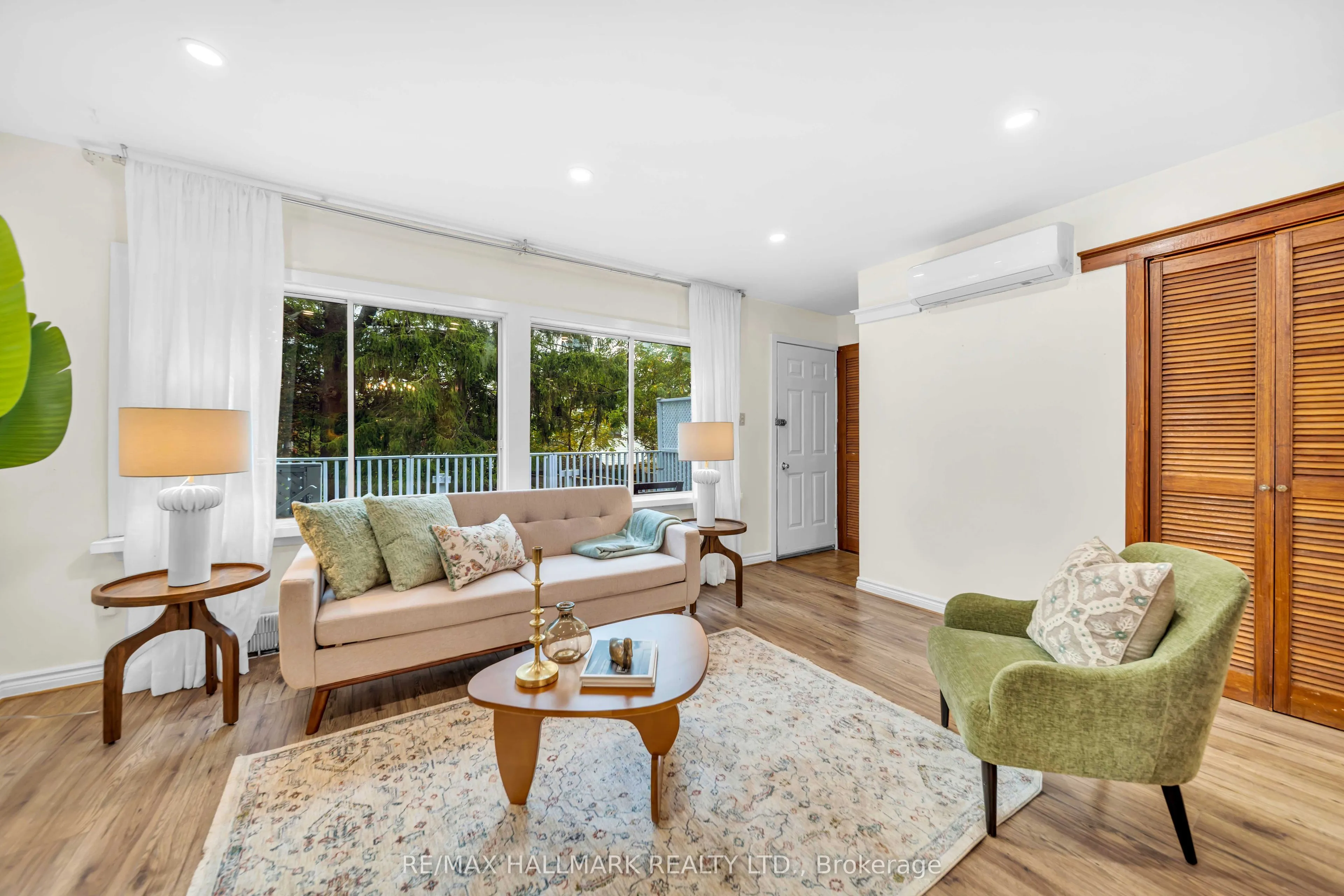 20 Elizabeth Street S
