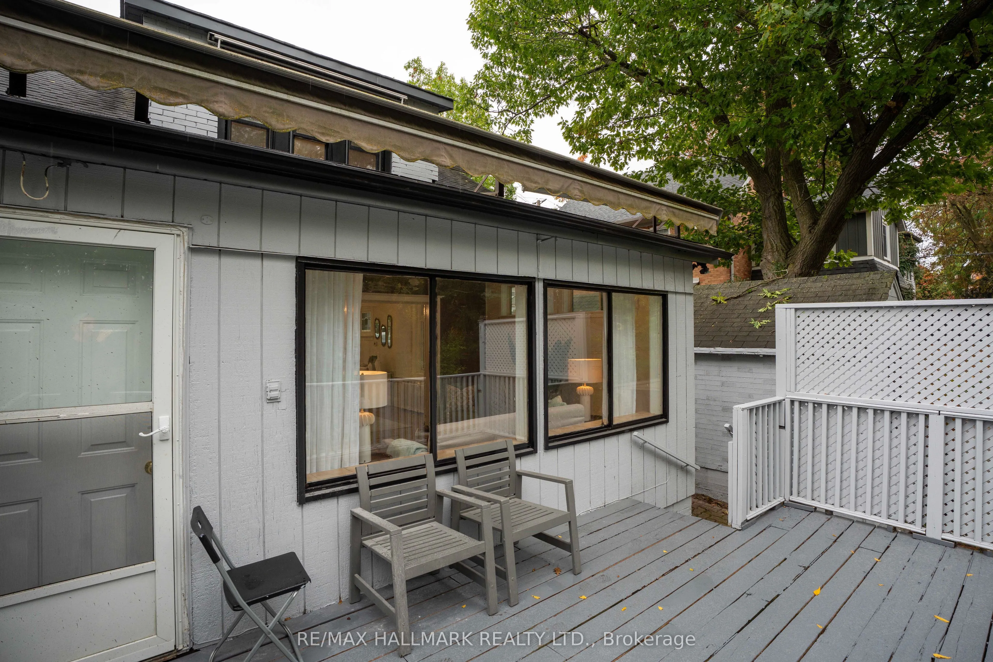 20 Elizabeth Street S