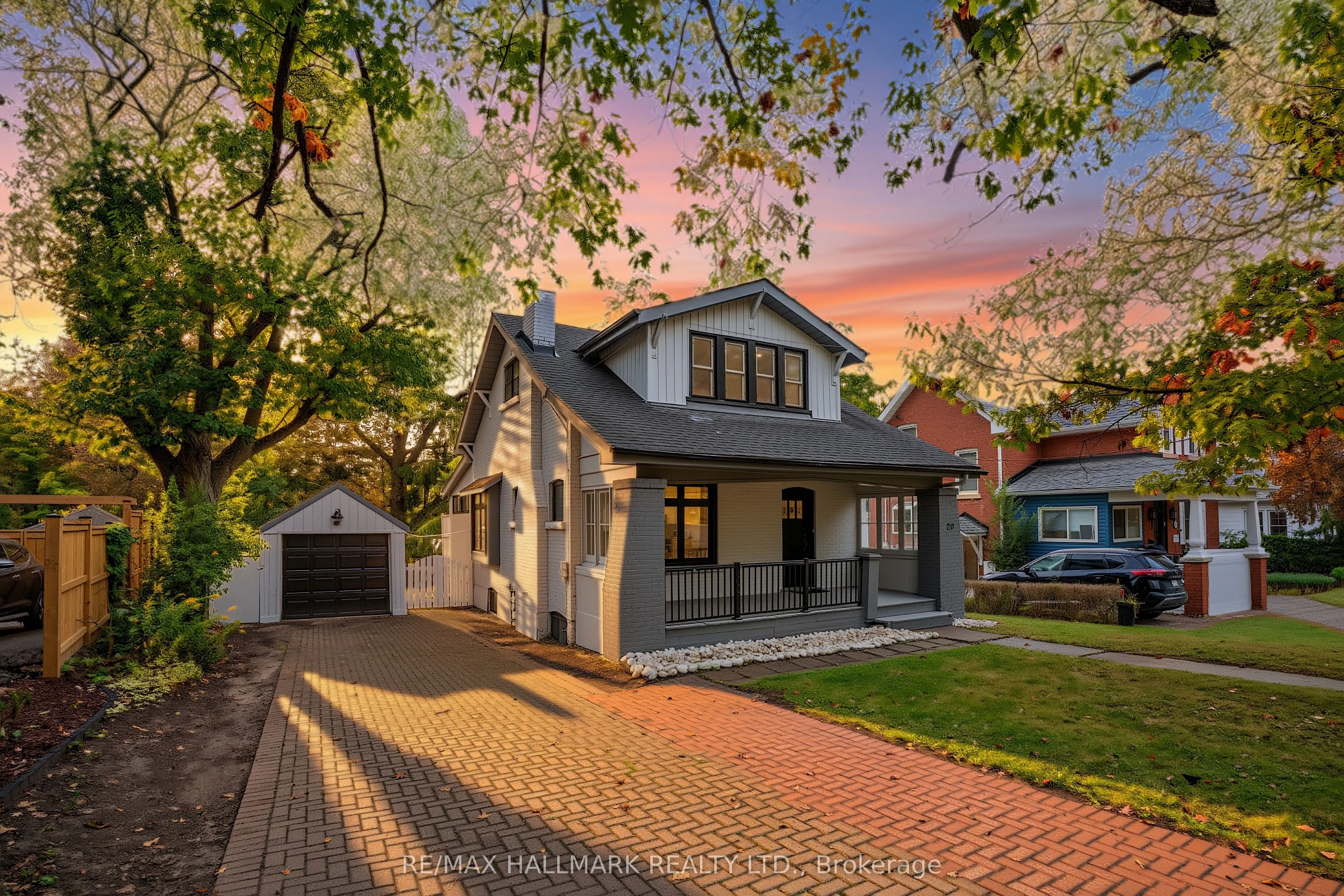 20 Elizabeth Street S
