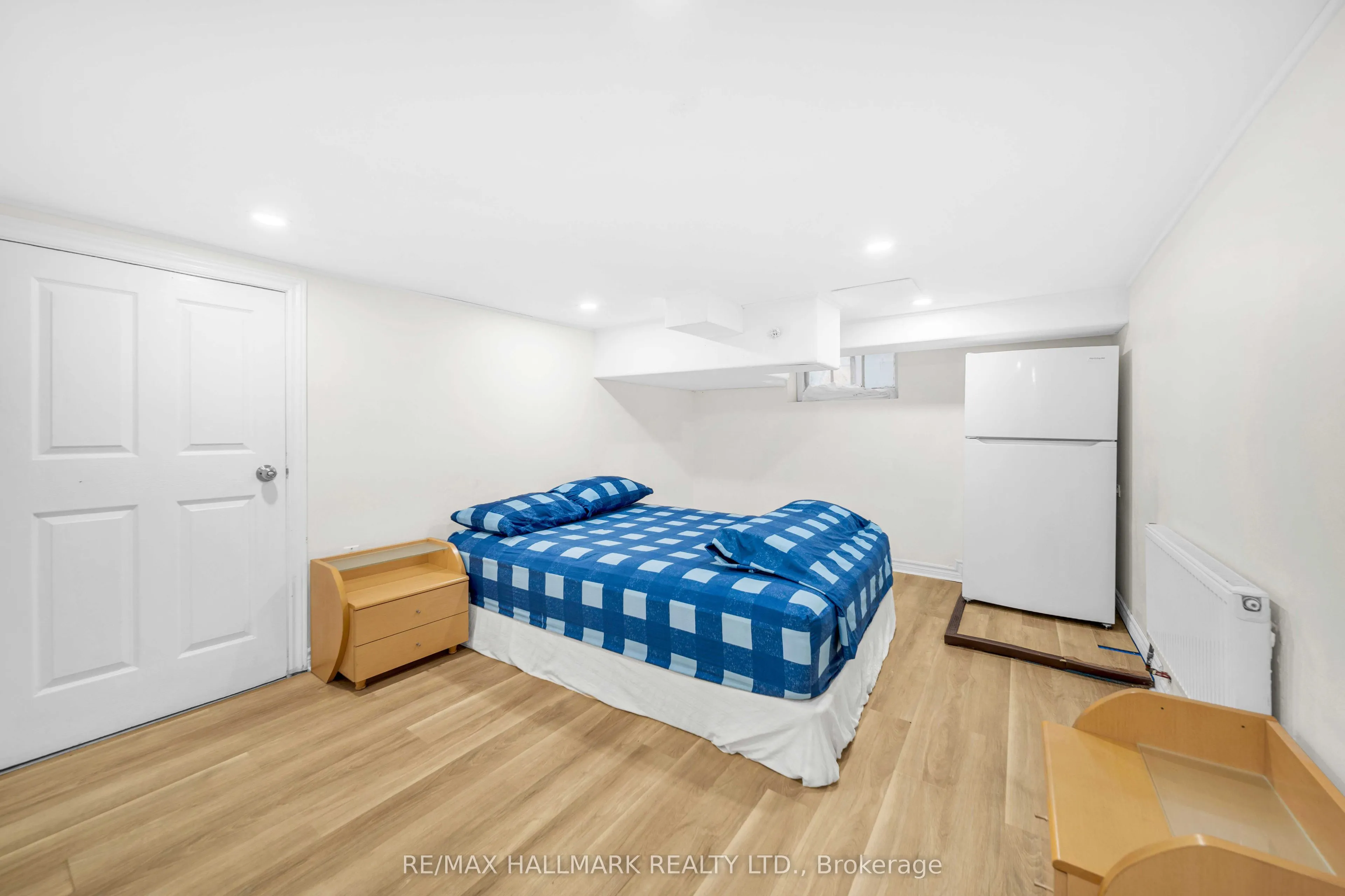 20 Elizabeth Street S