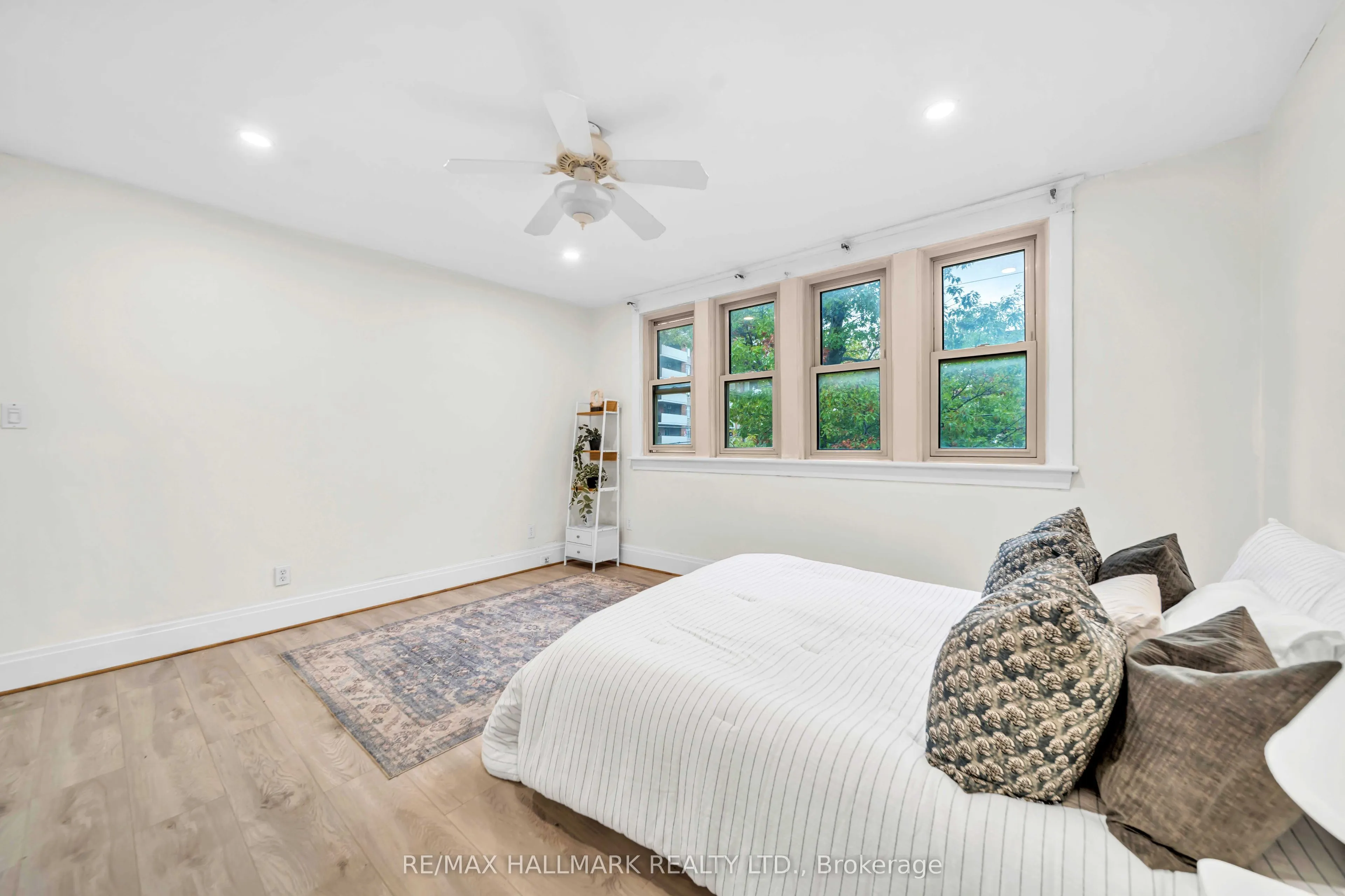 20 Elizabeth Street S