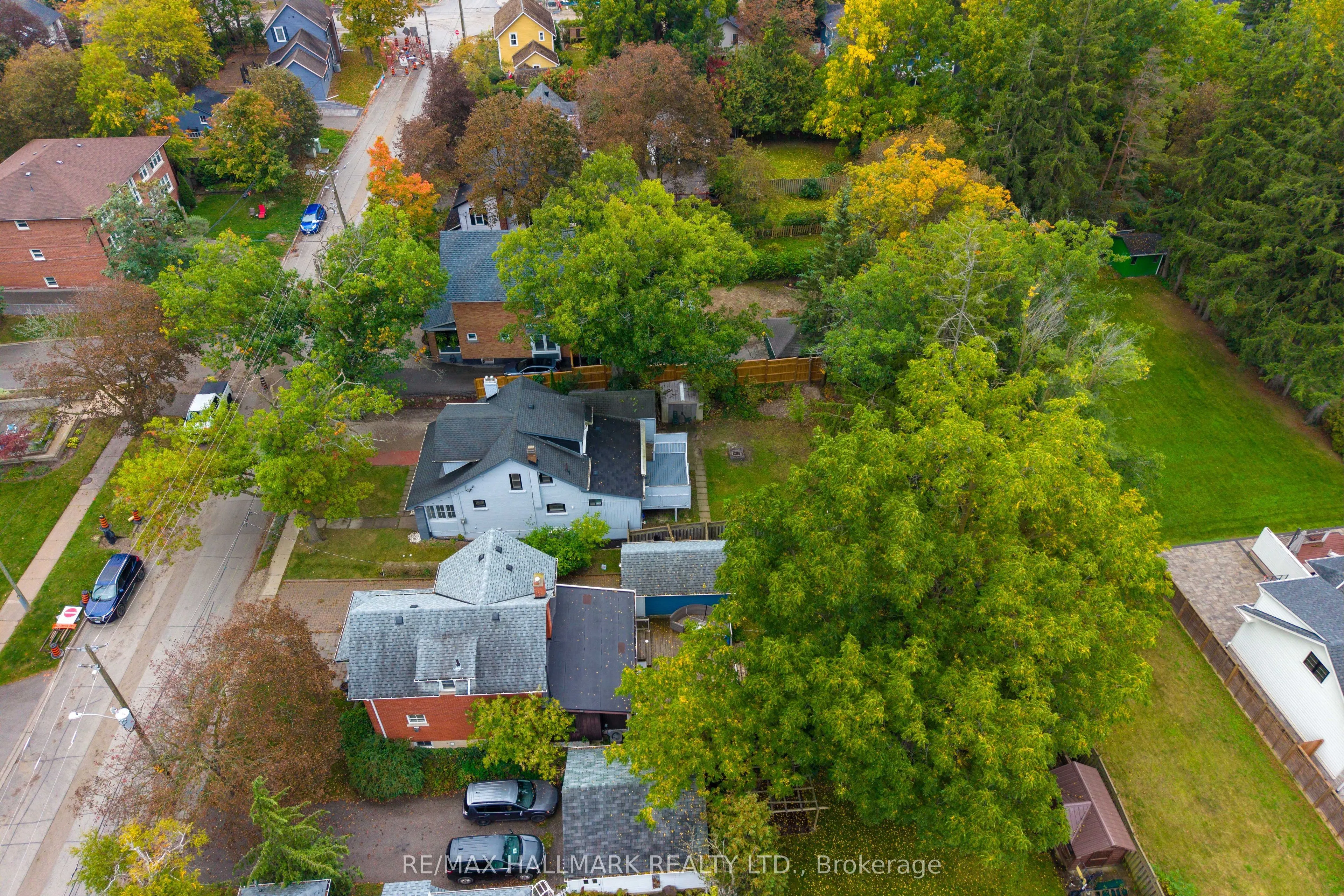 20 Elizabeth Street S