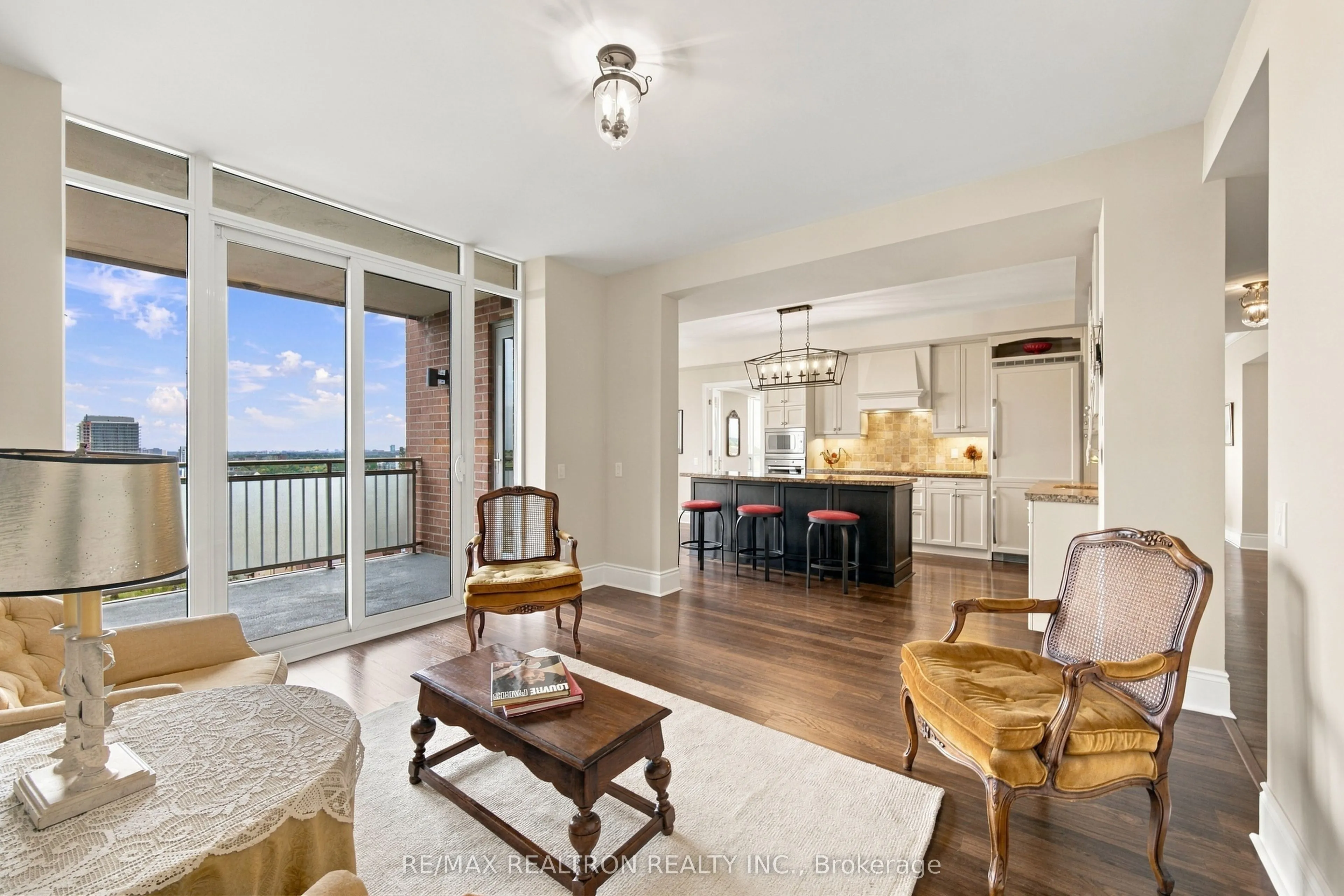 10101 Yonge Street #702