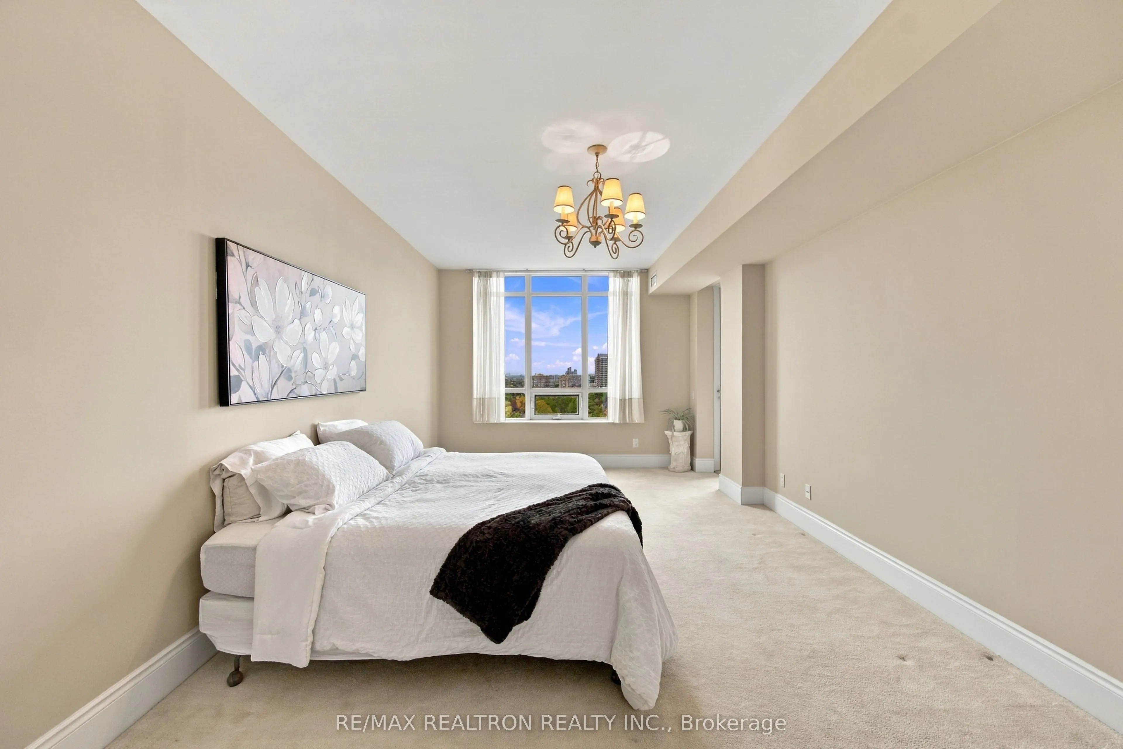 10101 Yonge Street #702