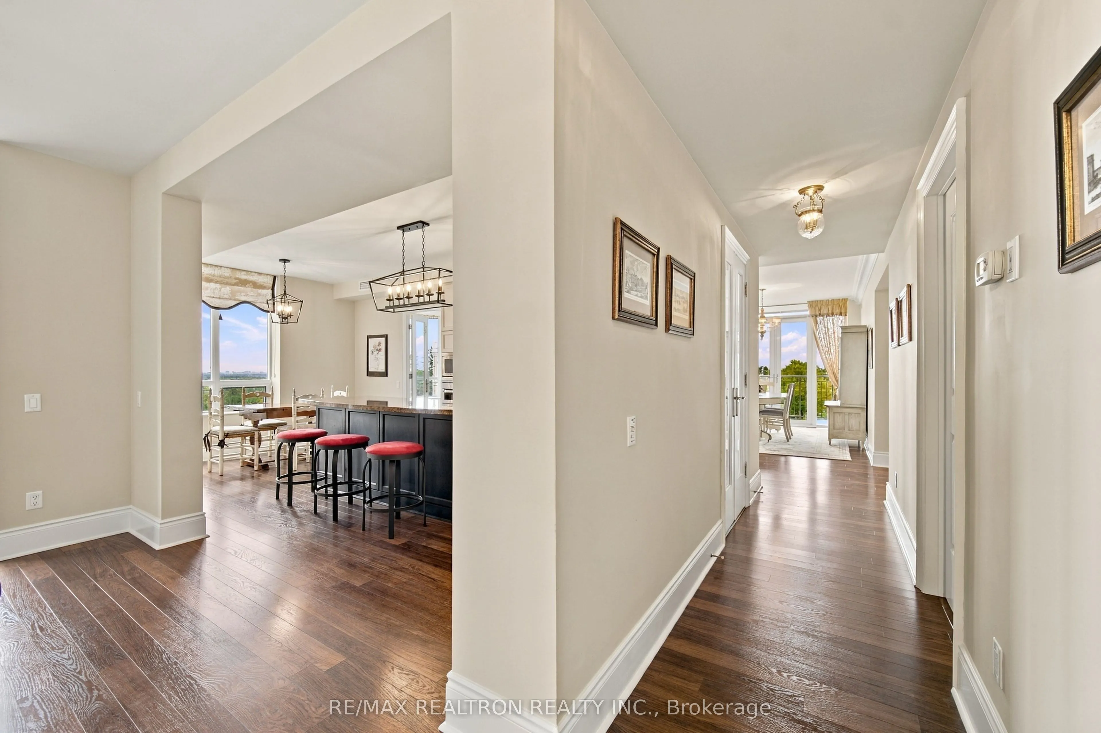 10101 Yonge Street #702