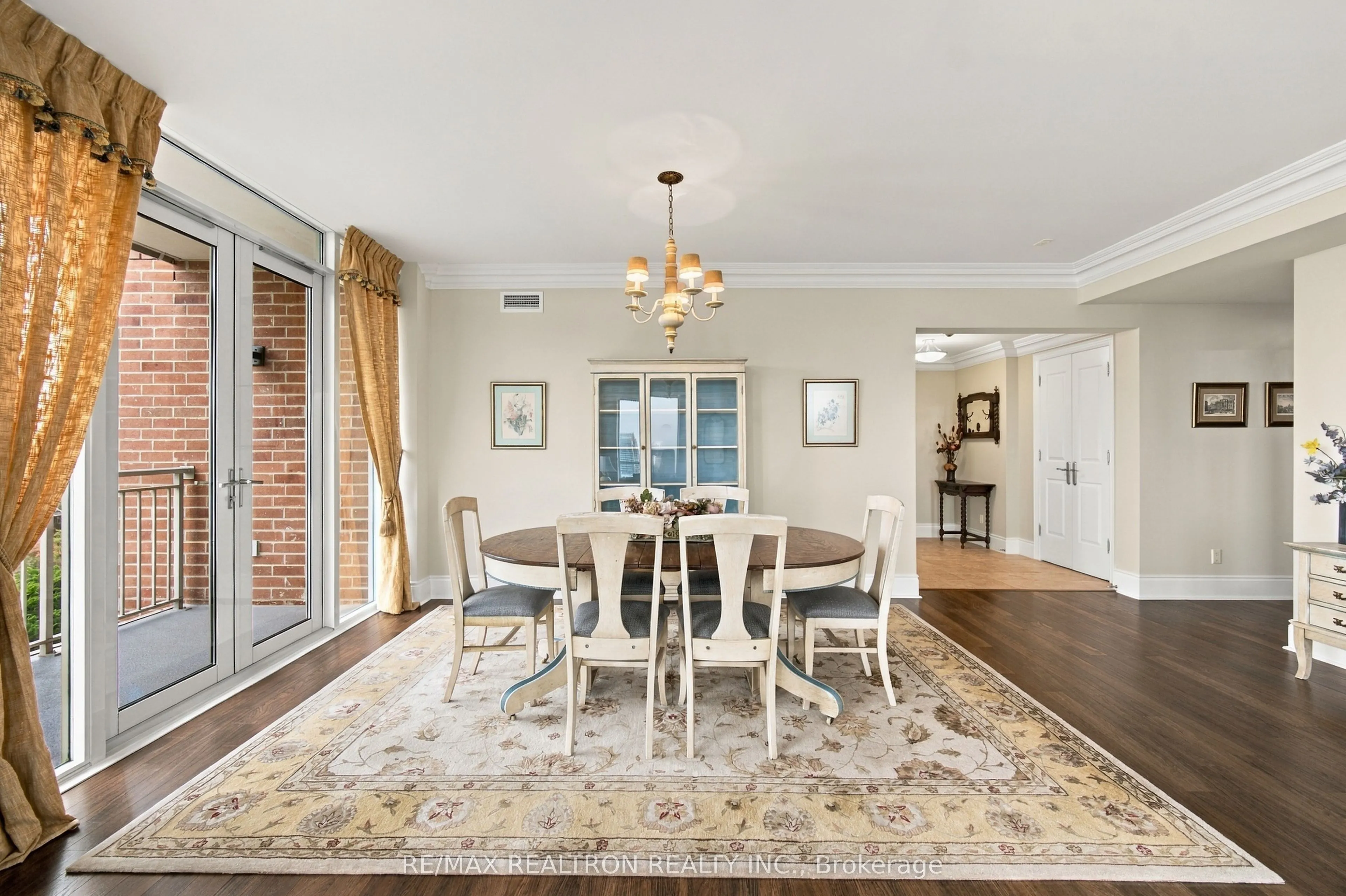 10101 Yonge Street #702