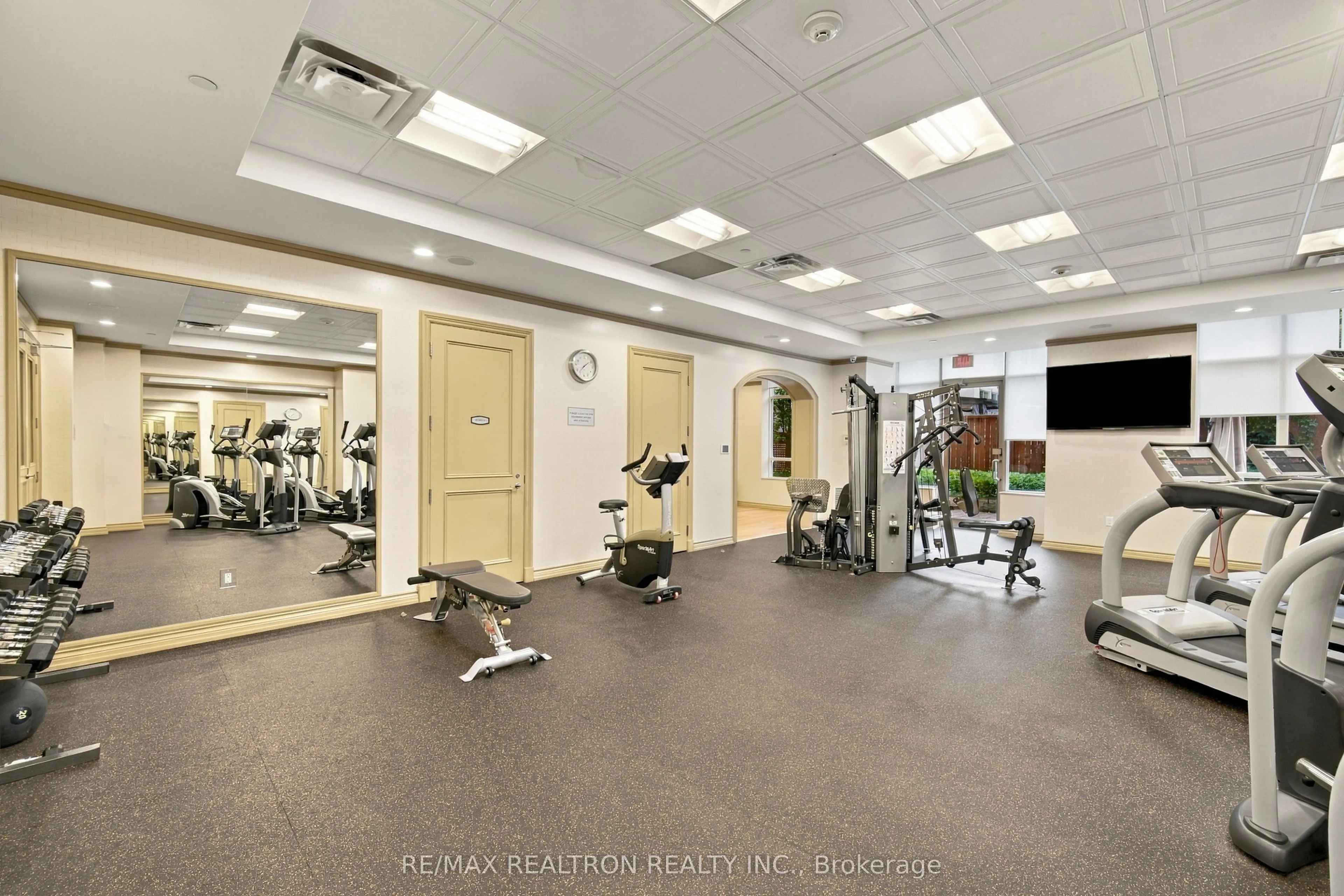 10101 Yonge Street #702