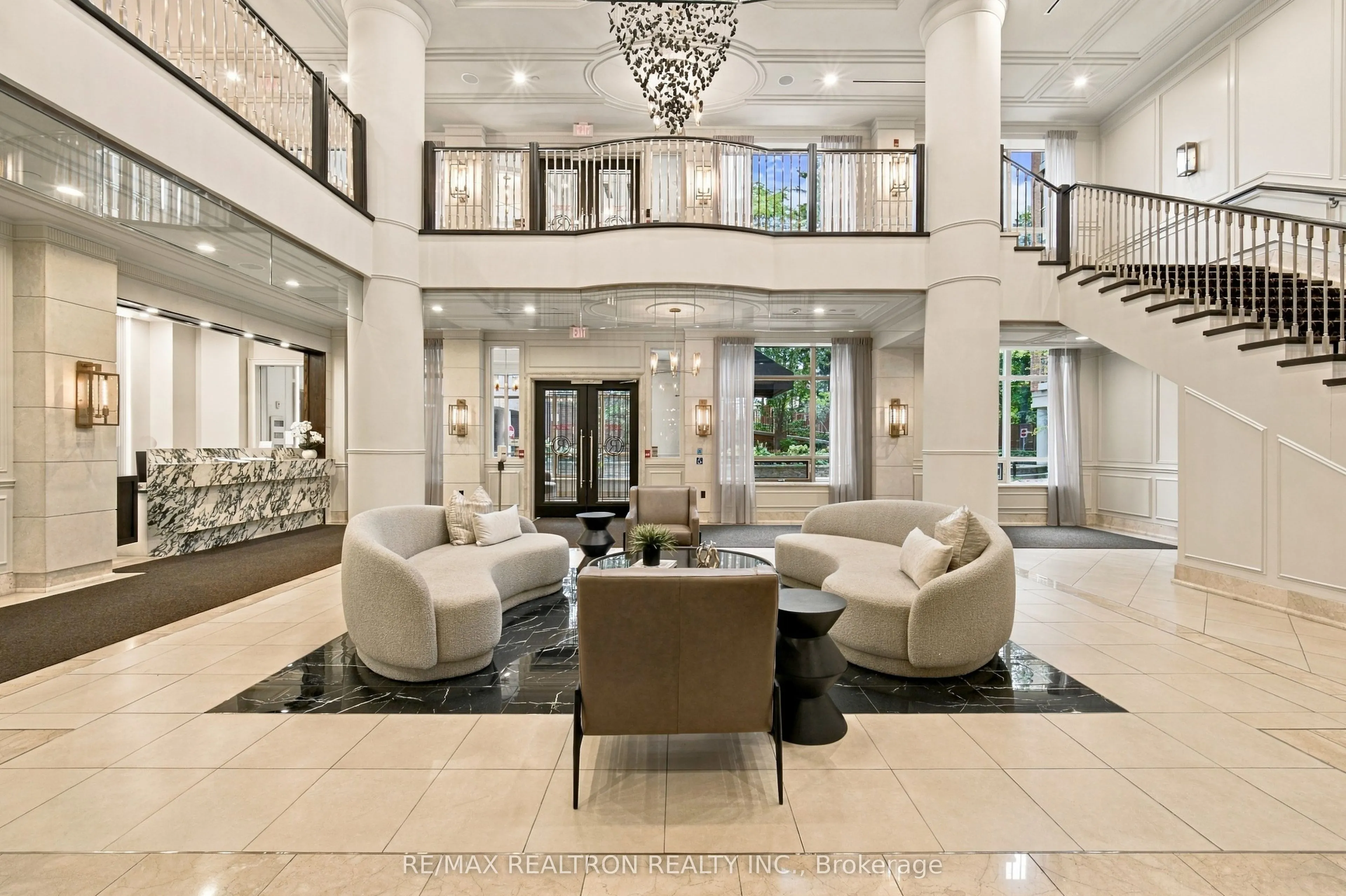10101 Yonge Street #702