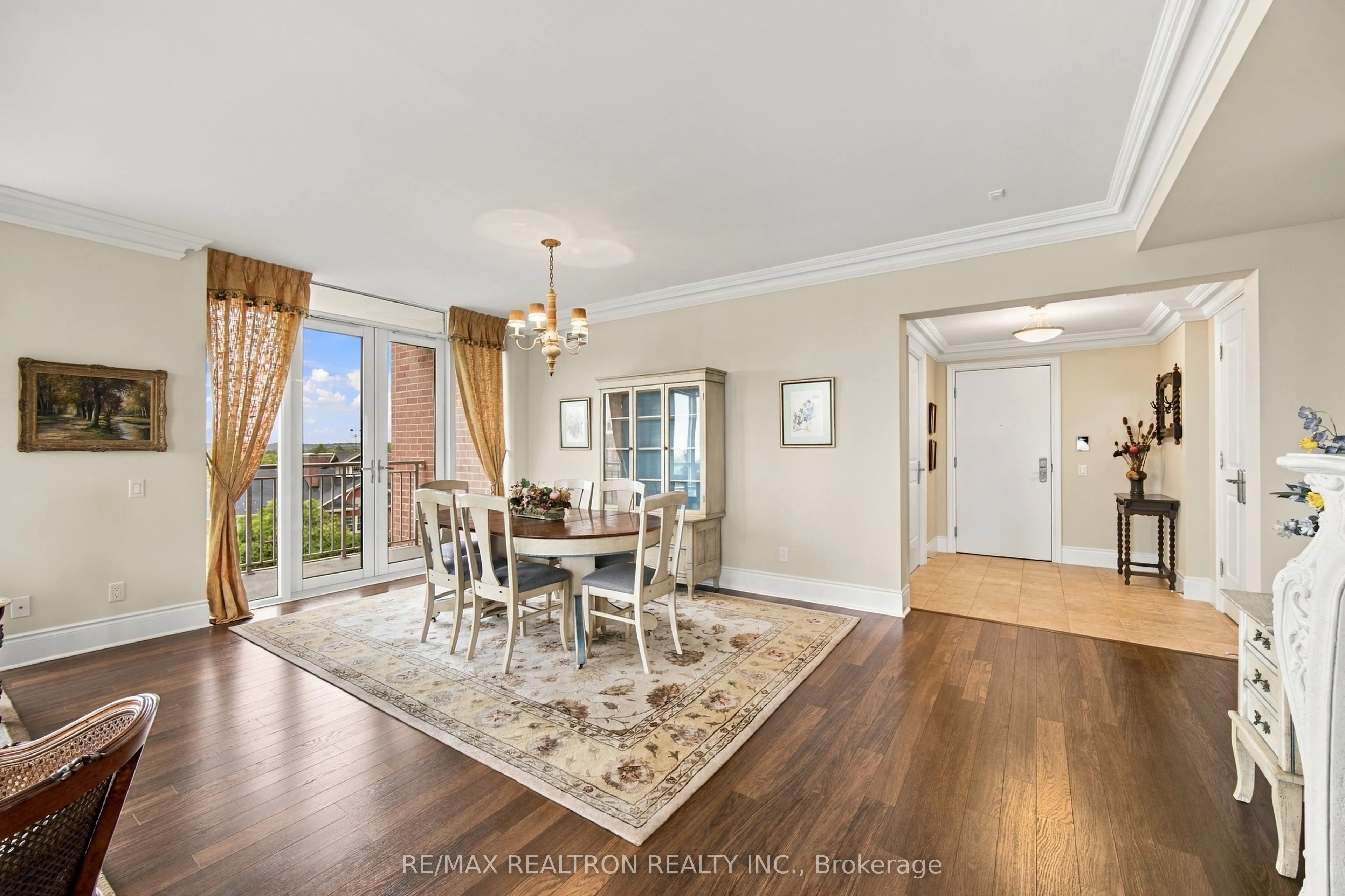 10101 Yonge Street #702