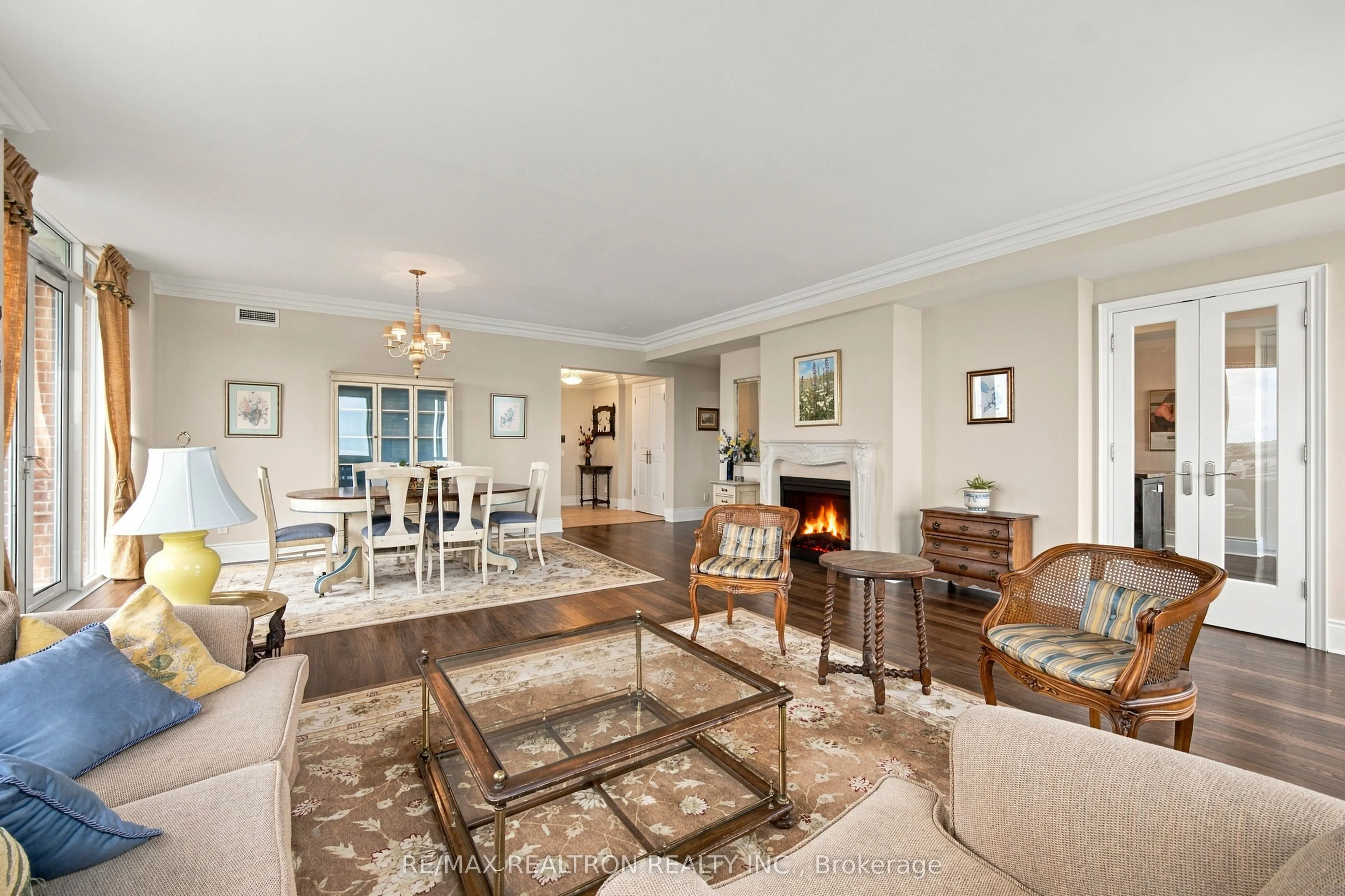 10101 Yonge Street #702