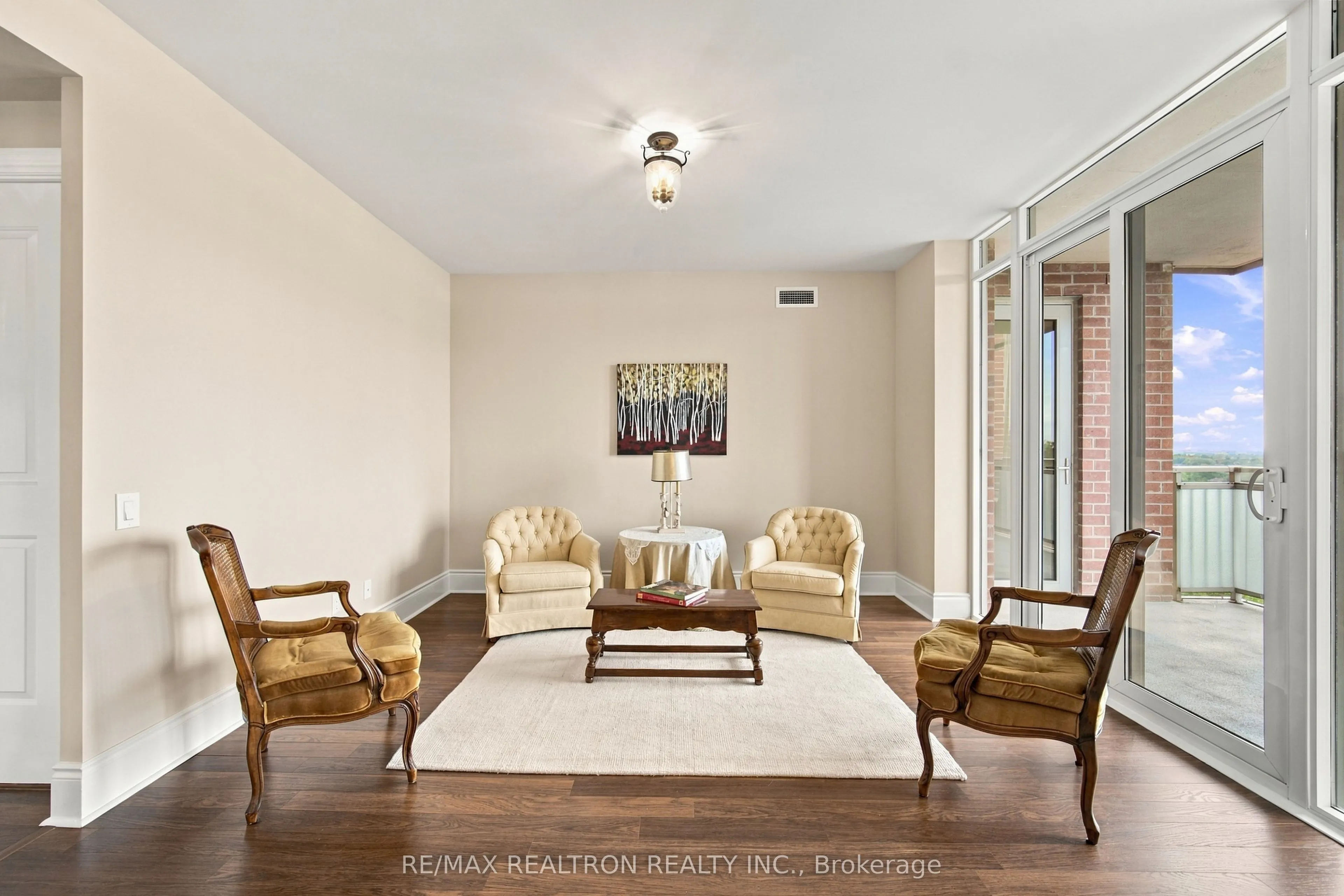 10101 Yonge Street #702