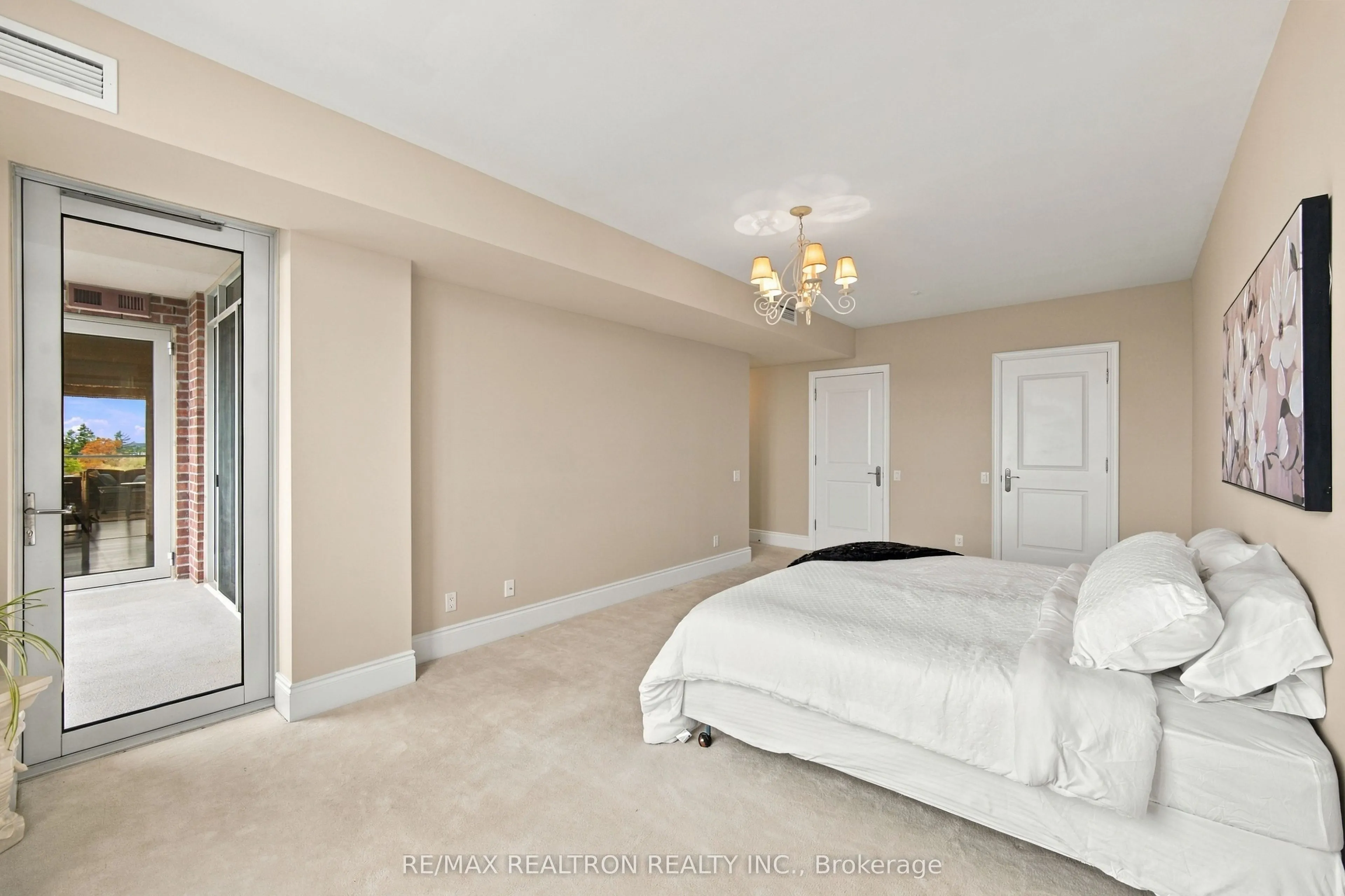 10101 Yonge Street #702