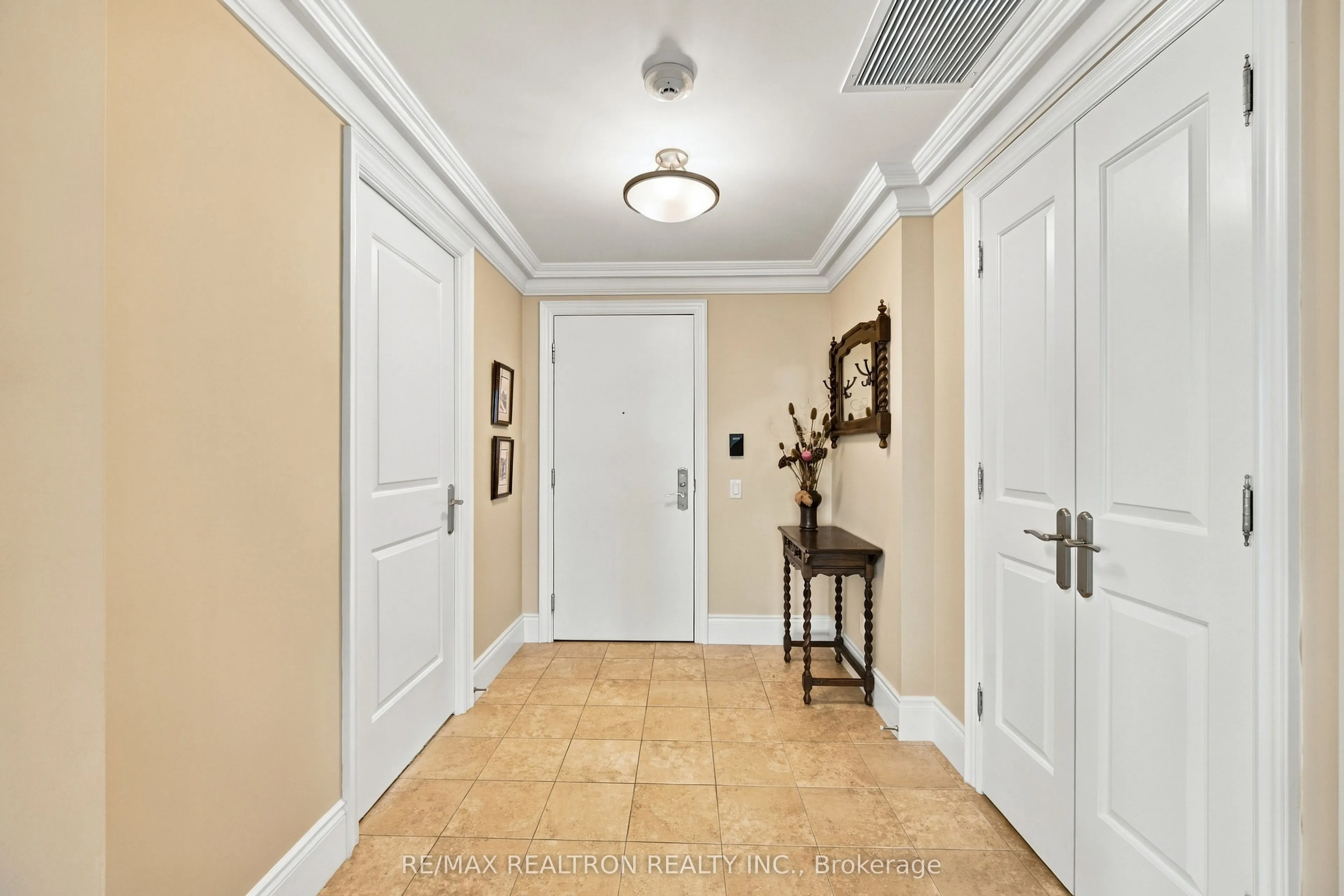 10101 Yonge Street #702