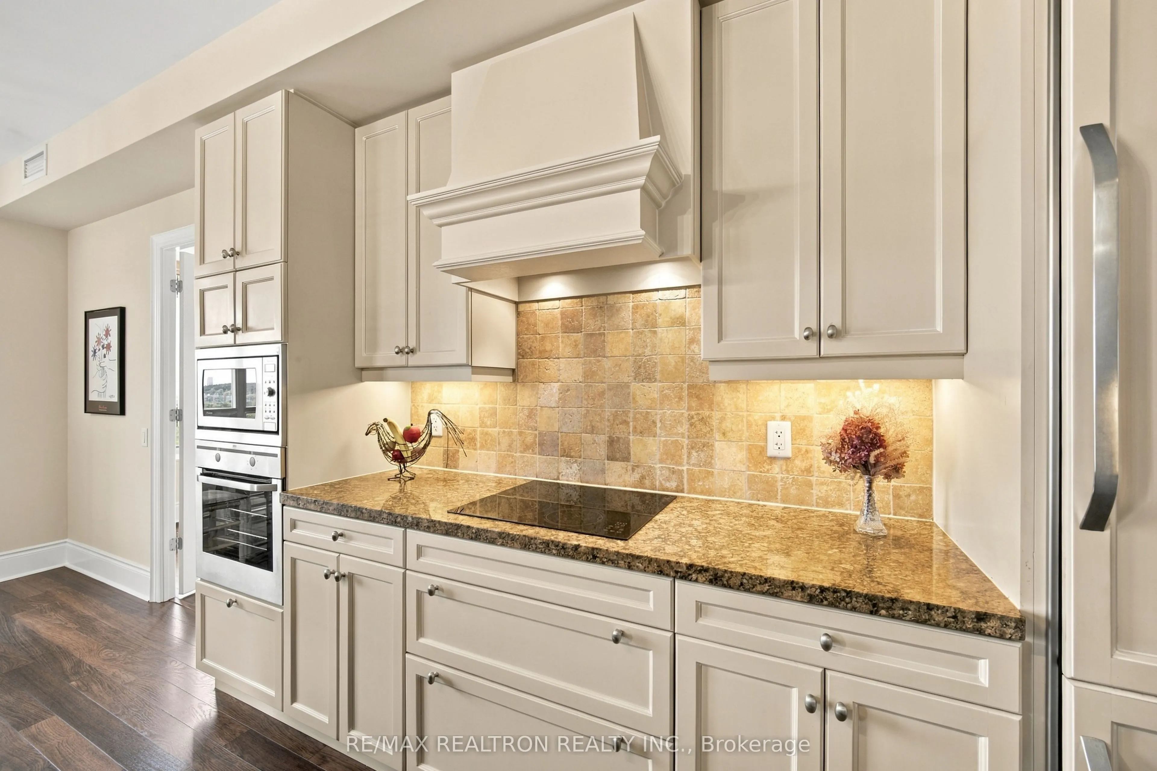 10101 Yonge Street #702