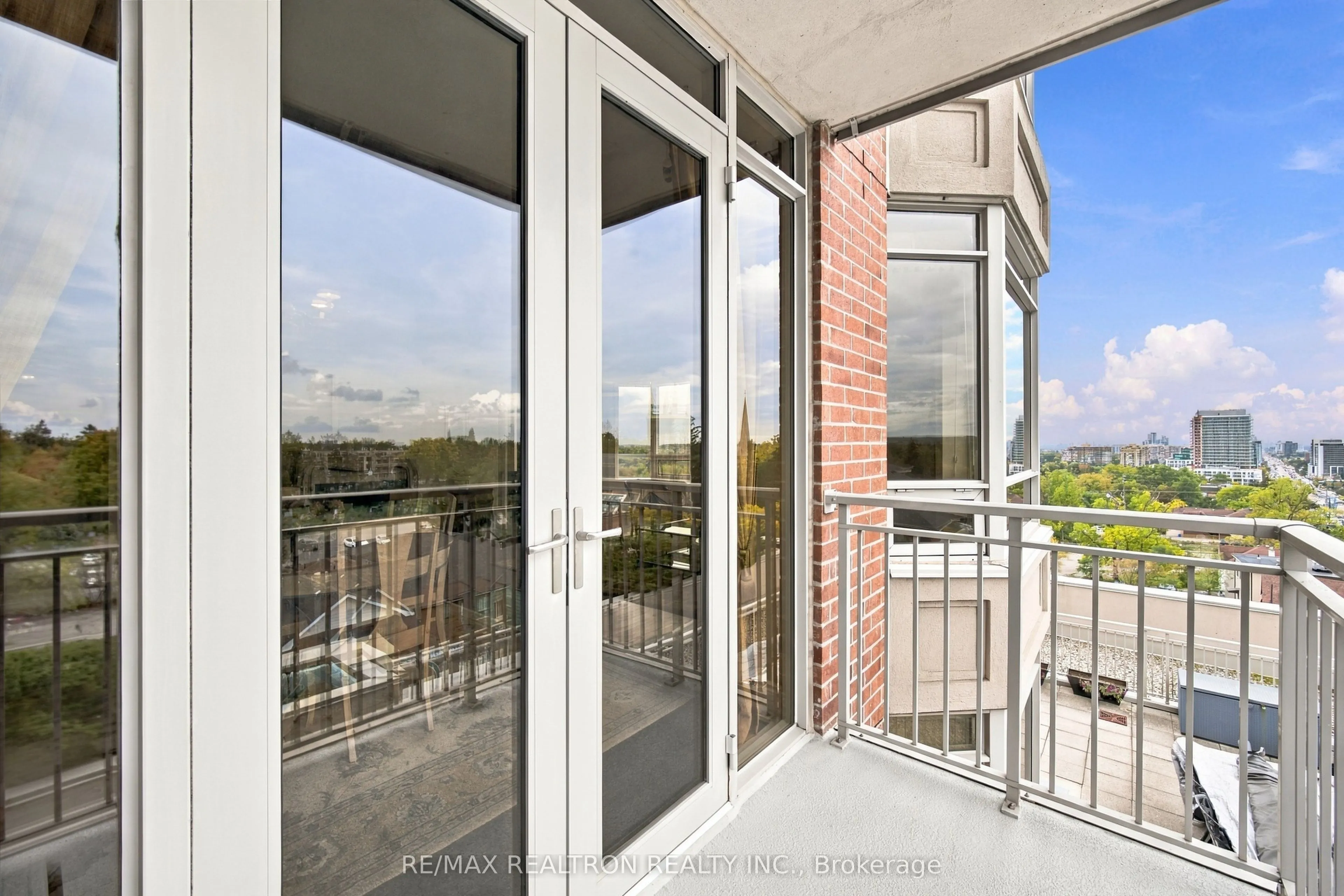 10101 Yonge Street #702
