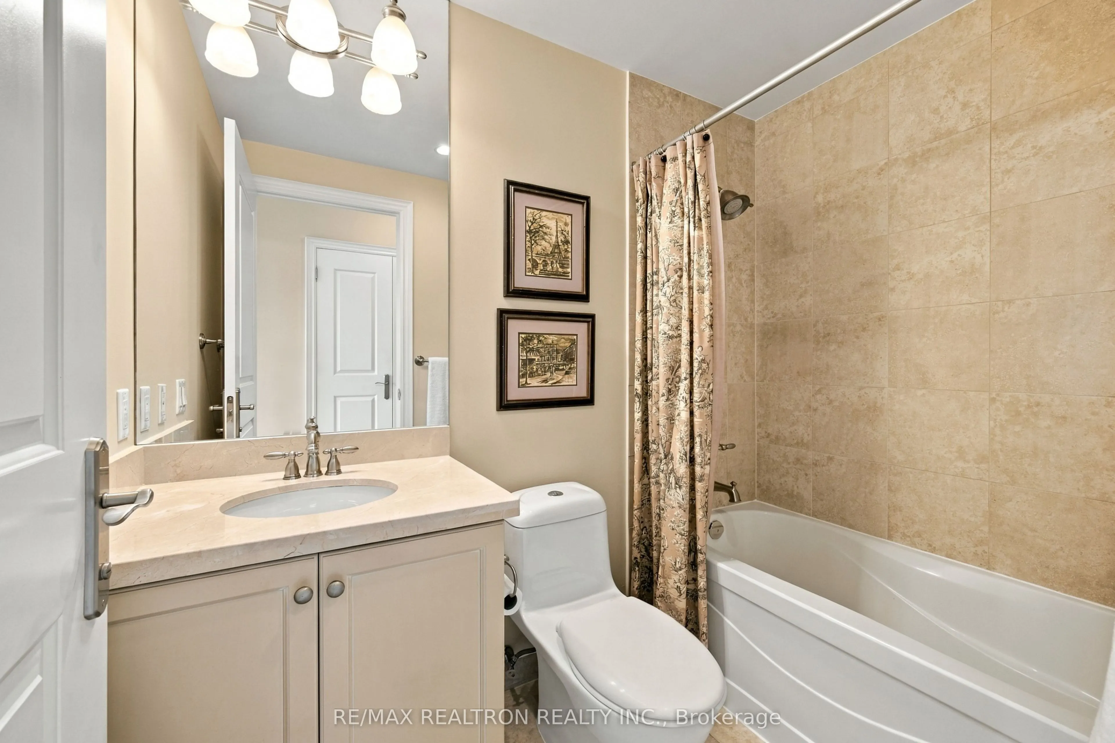 10101 Yonge Street #702