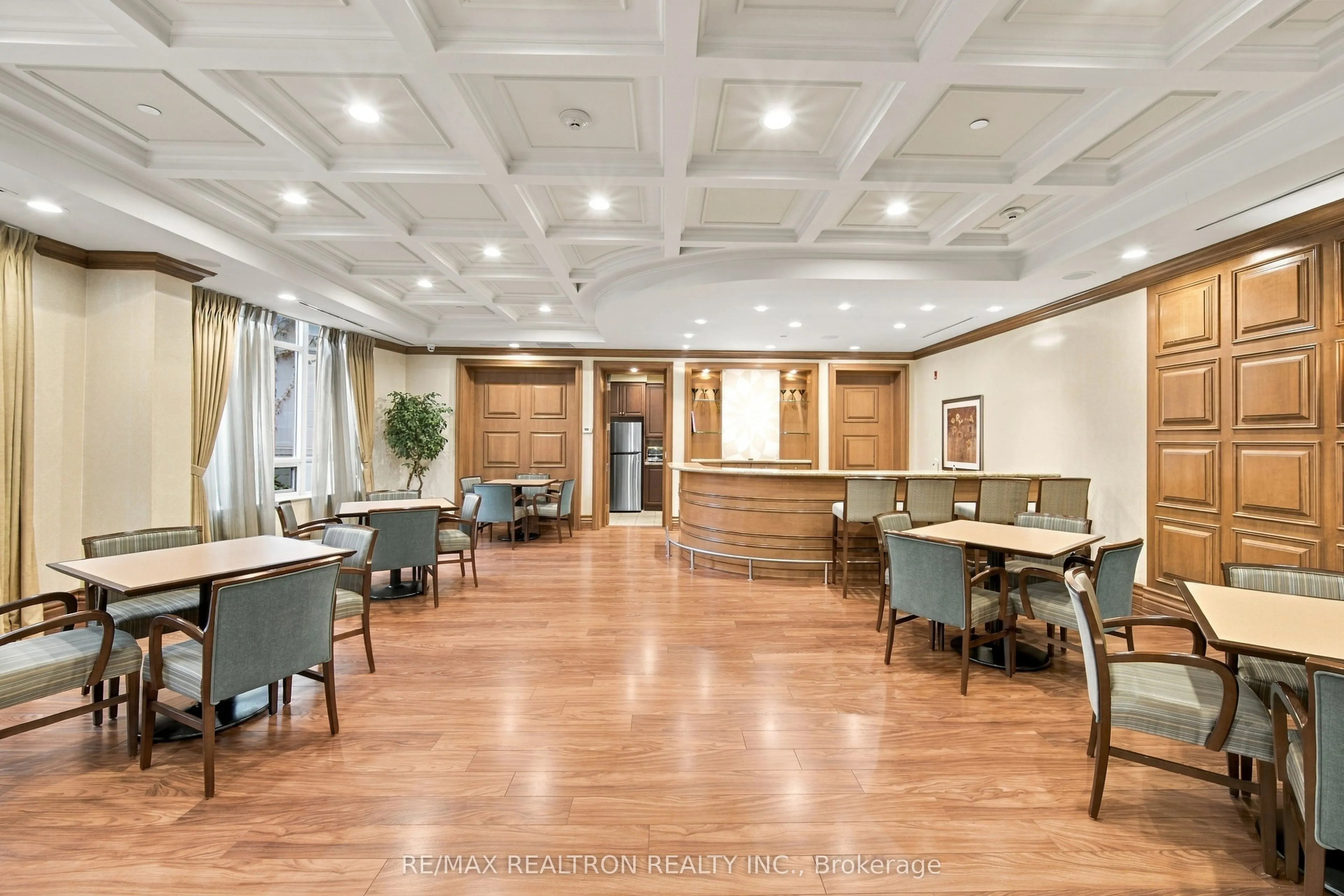 10101 Yonge Street #702