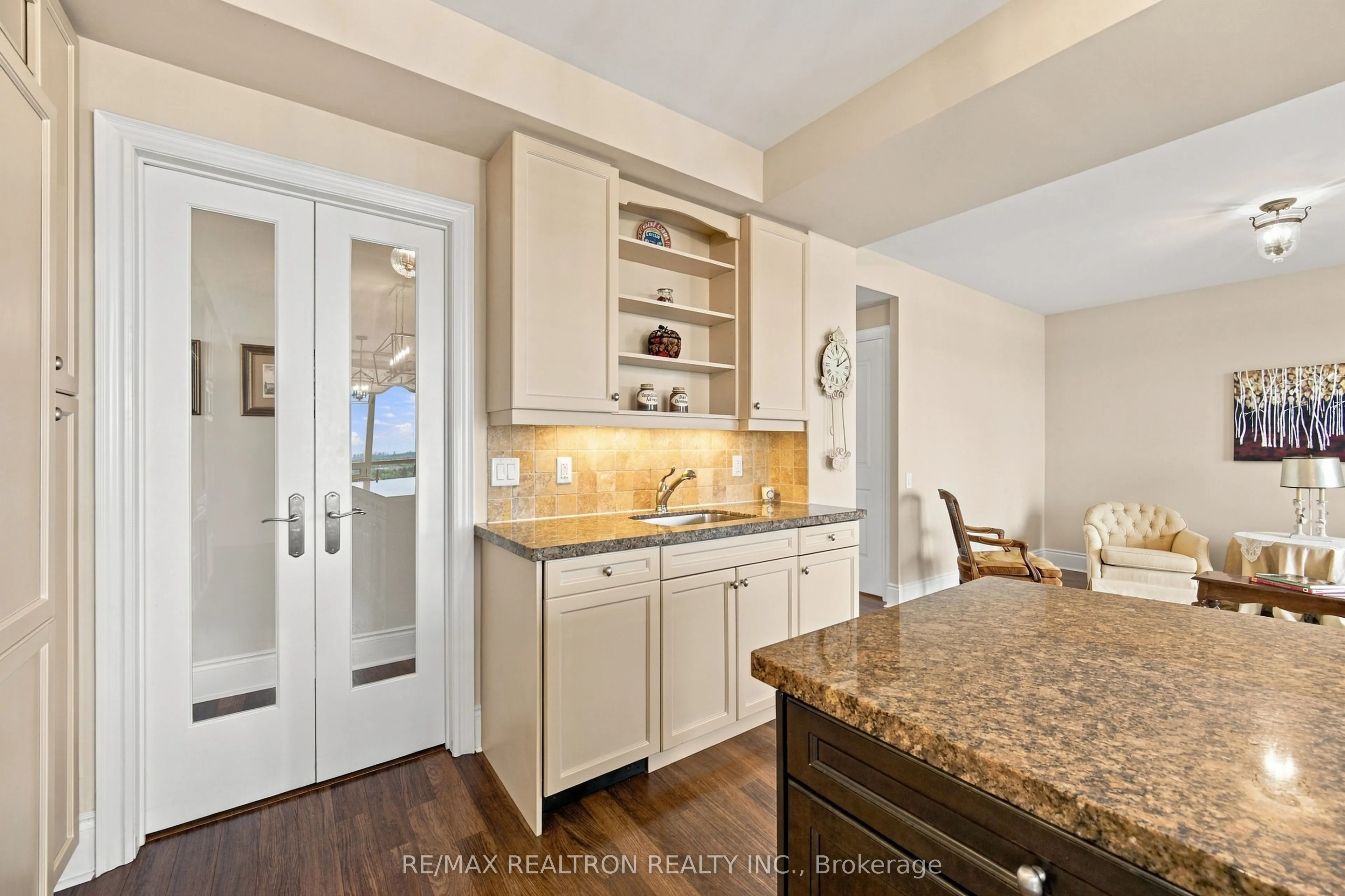 10101 Yonge Street #702