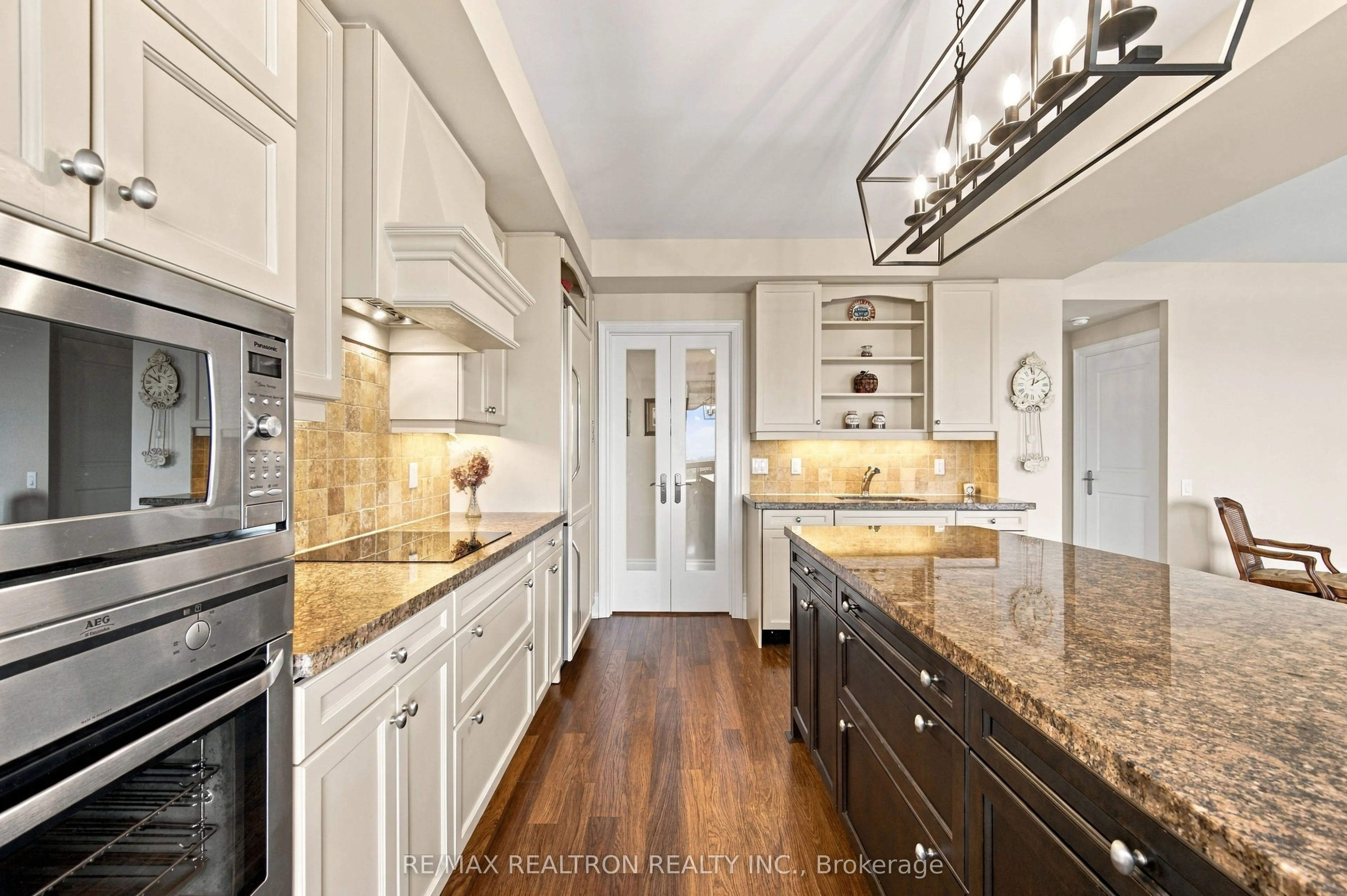 10101 Yonge Street #702