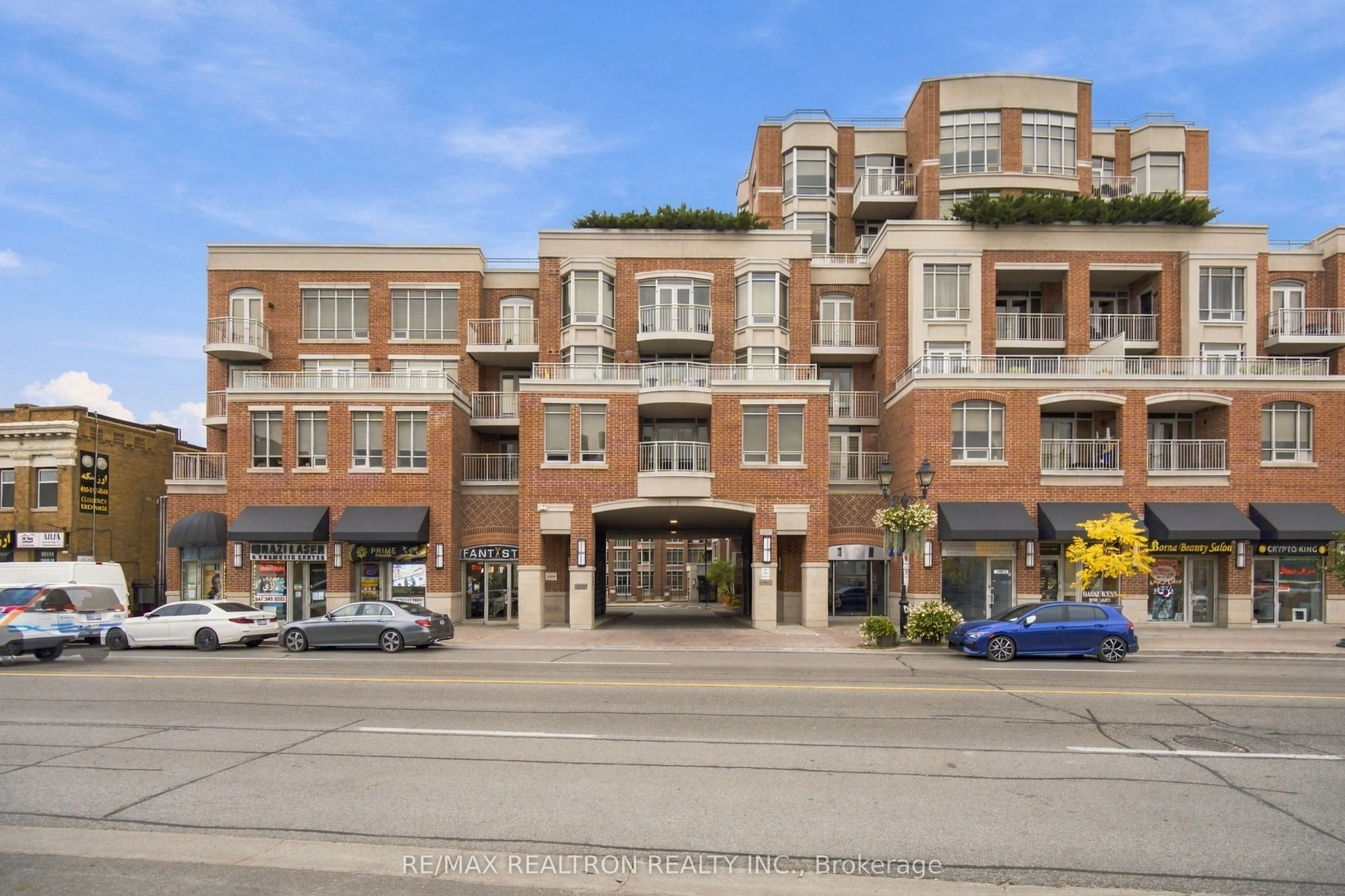 10101 Yonge Street #702
